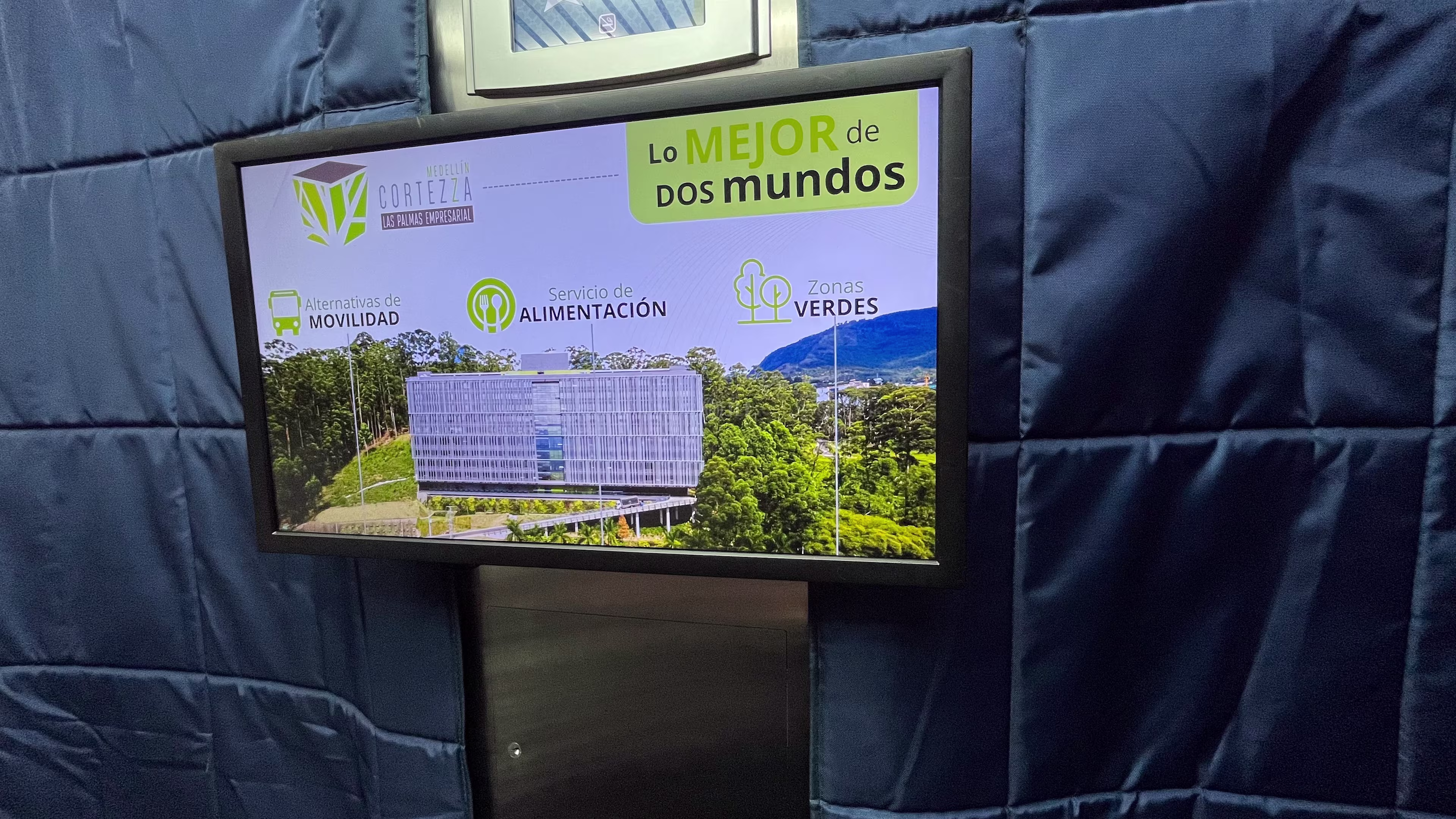 Km 5 Av. Las Palmas Carrera 28 # 17 - 452