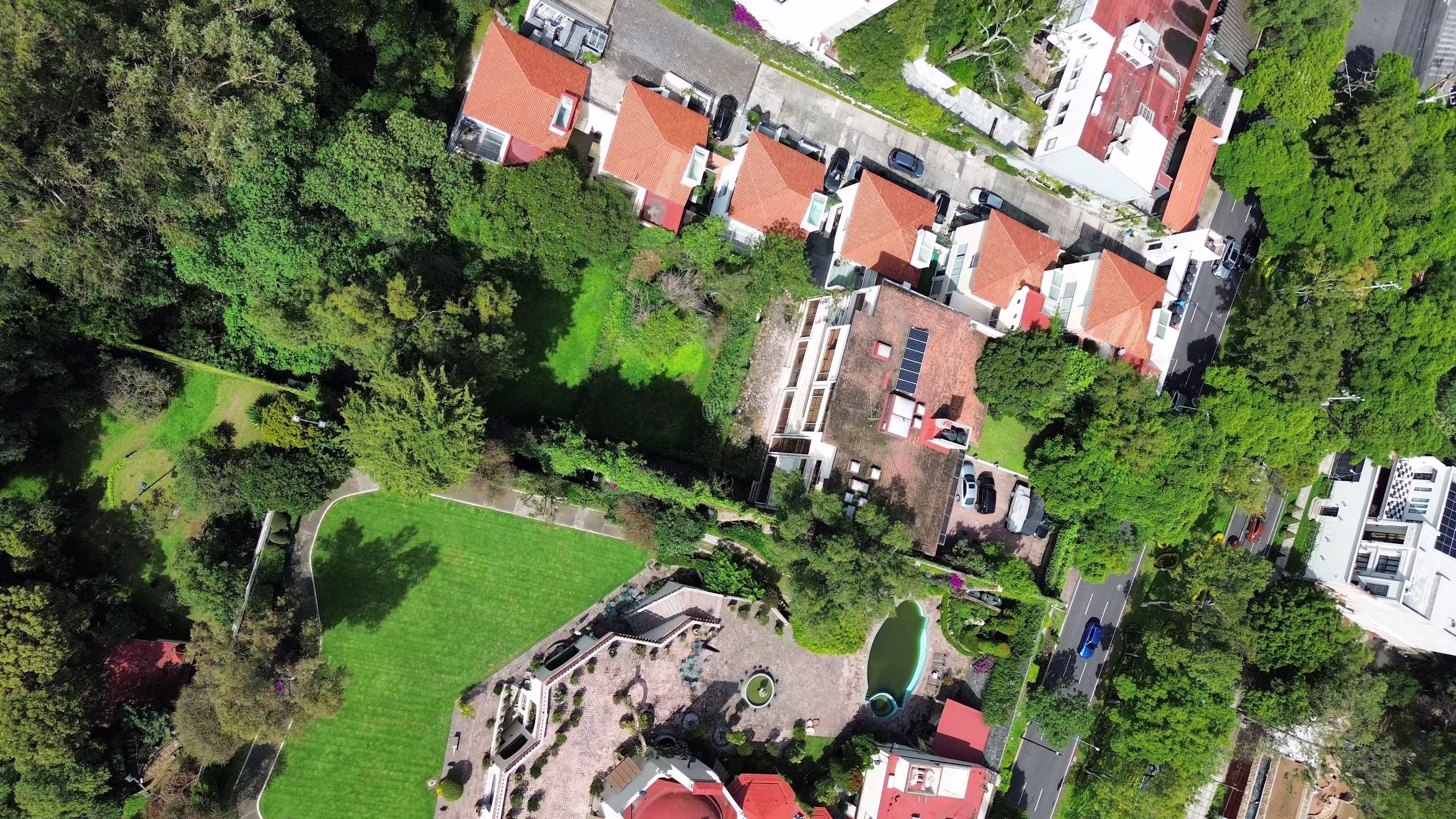 Av. P.º de la Reforma 2528, Lomas Altas, Miguel Hidalgo, 11950 Ciudad de México, CDMX