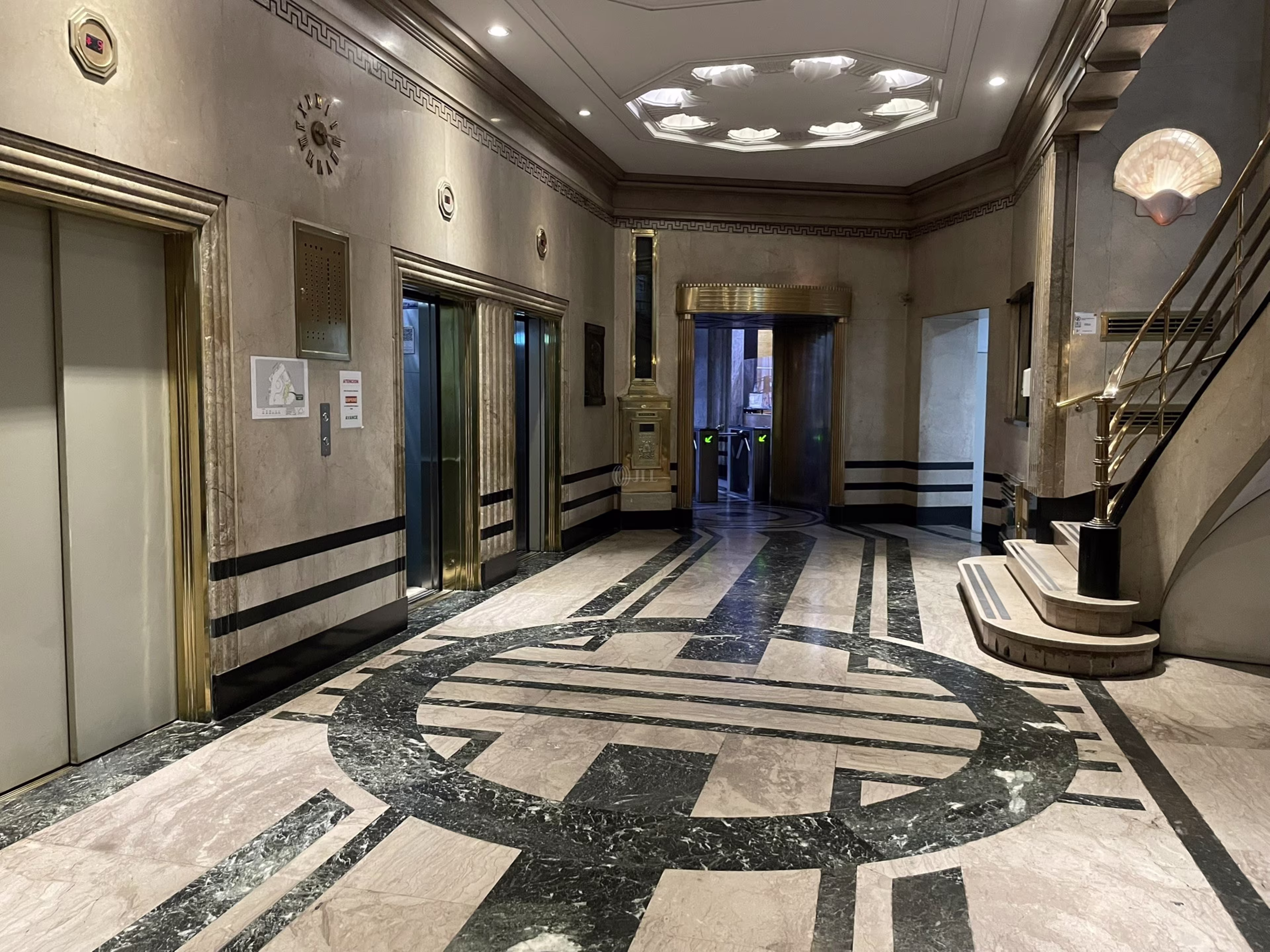 Av. Pres. Roque Saénz Peña 788