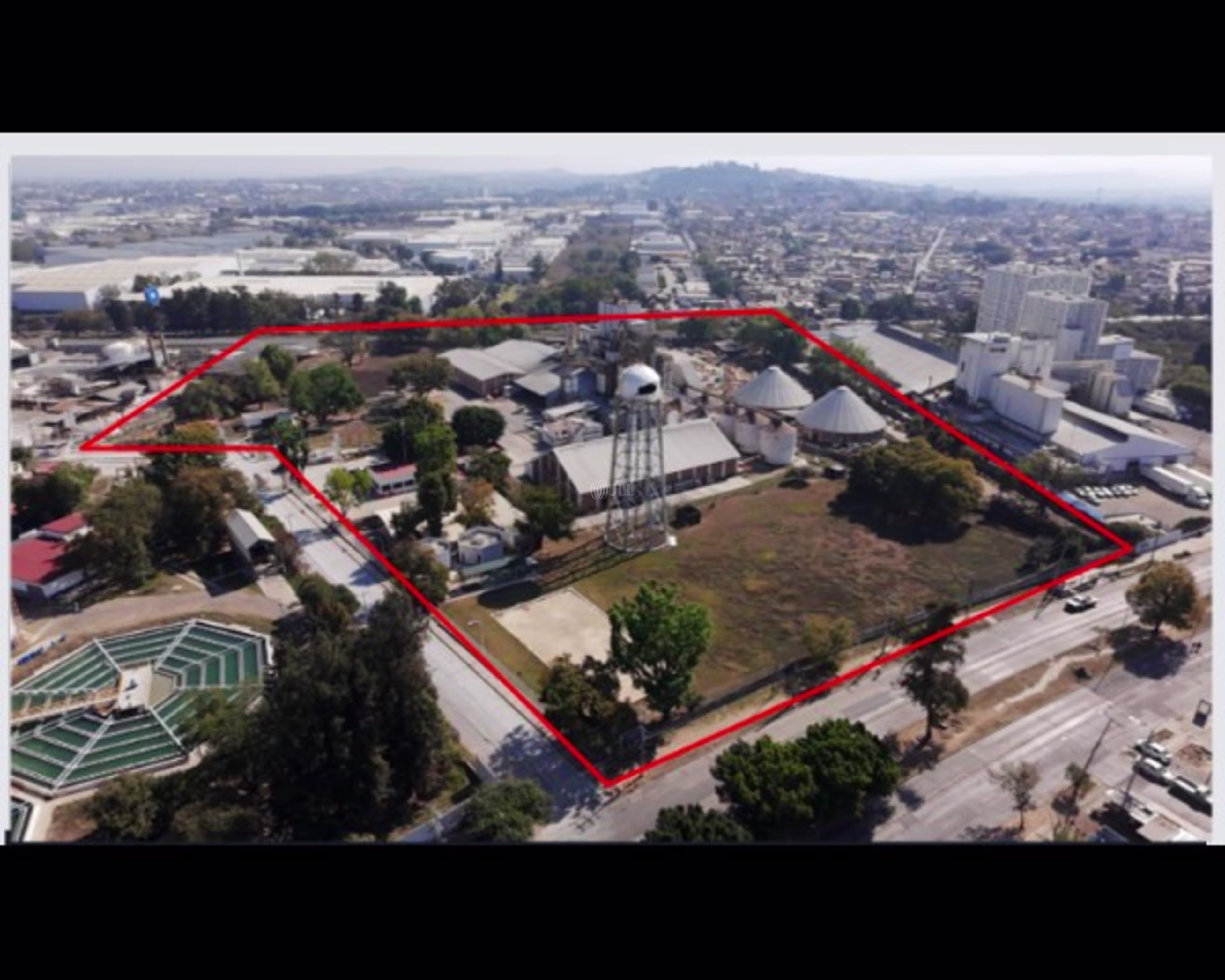 Av. Gobernador L. Curiel, antigua zona industrial de Guadalajara.