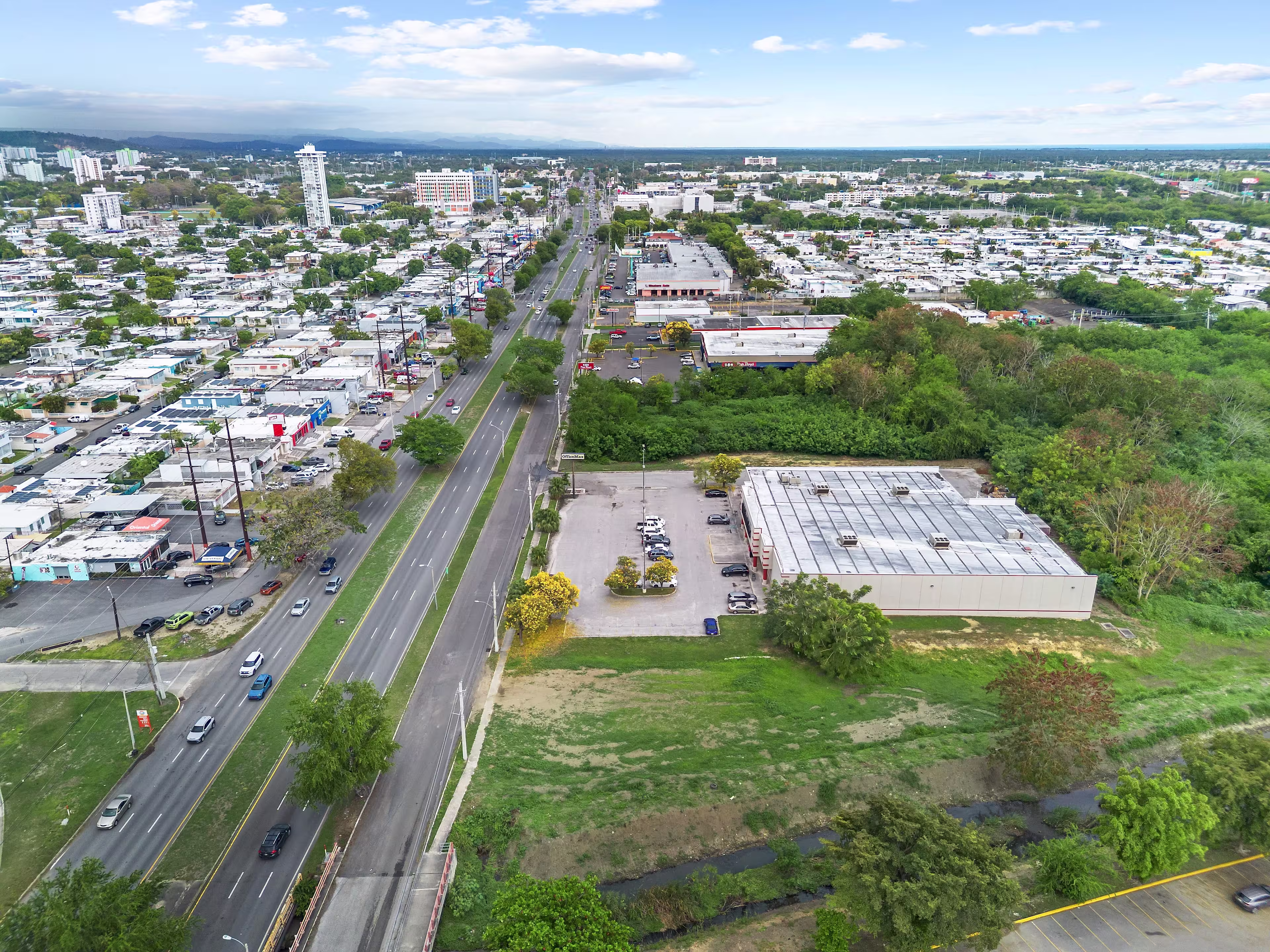 2438 Ponce Bypass,