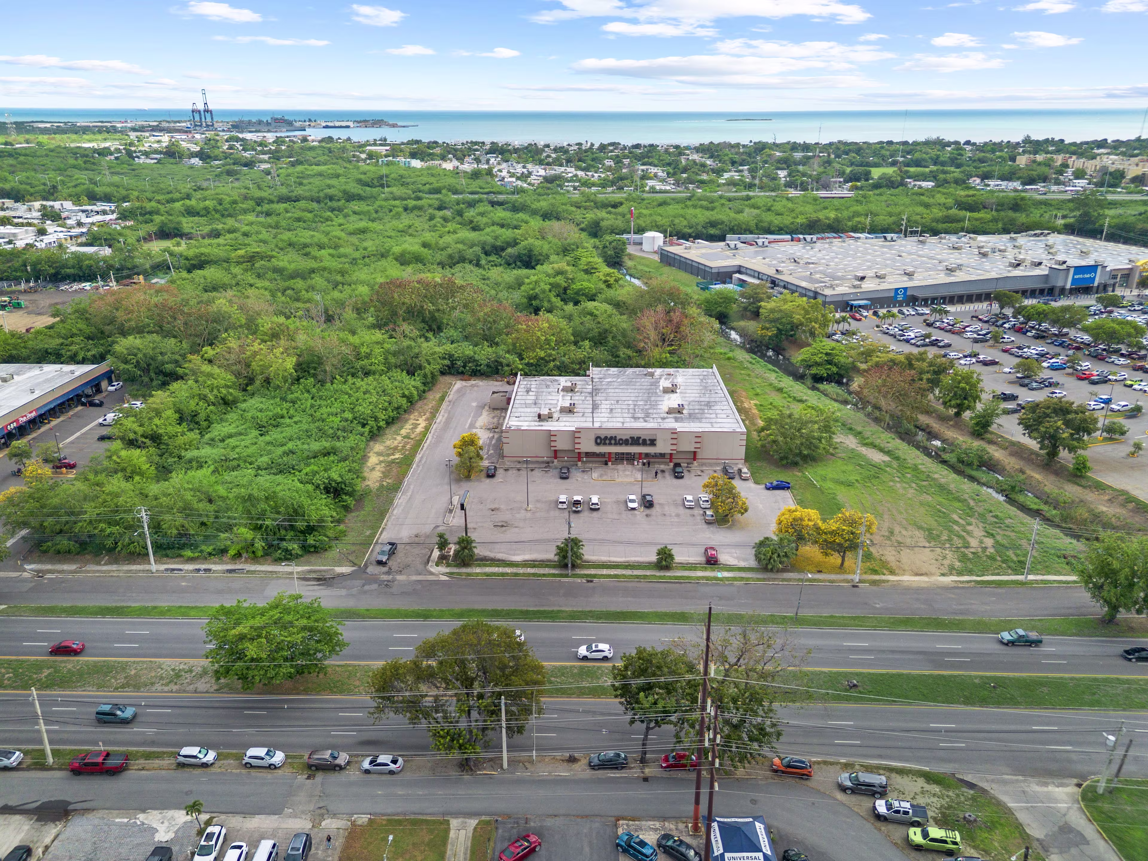2438 Ponce Bypass,