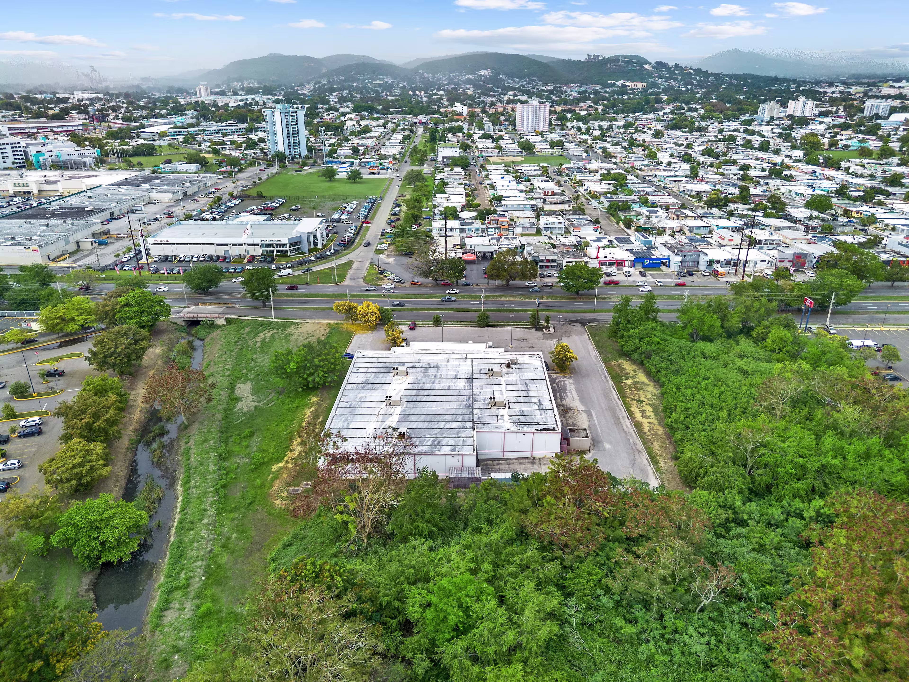 2438 Ponce Bypass,
