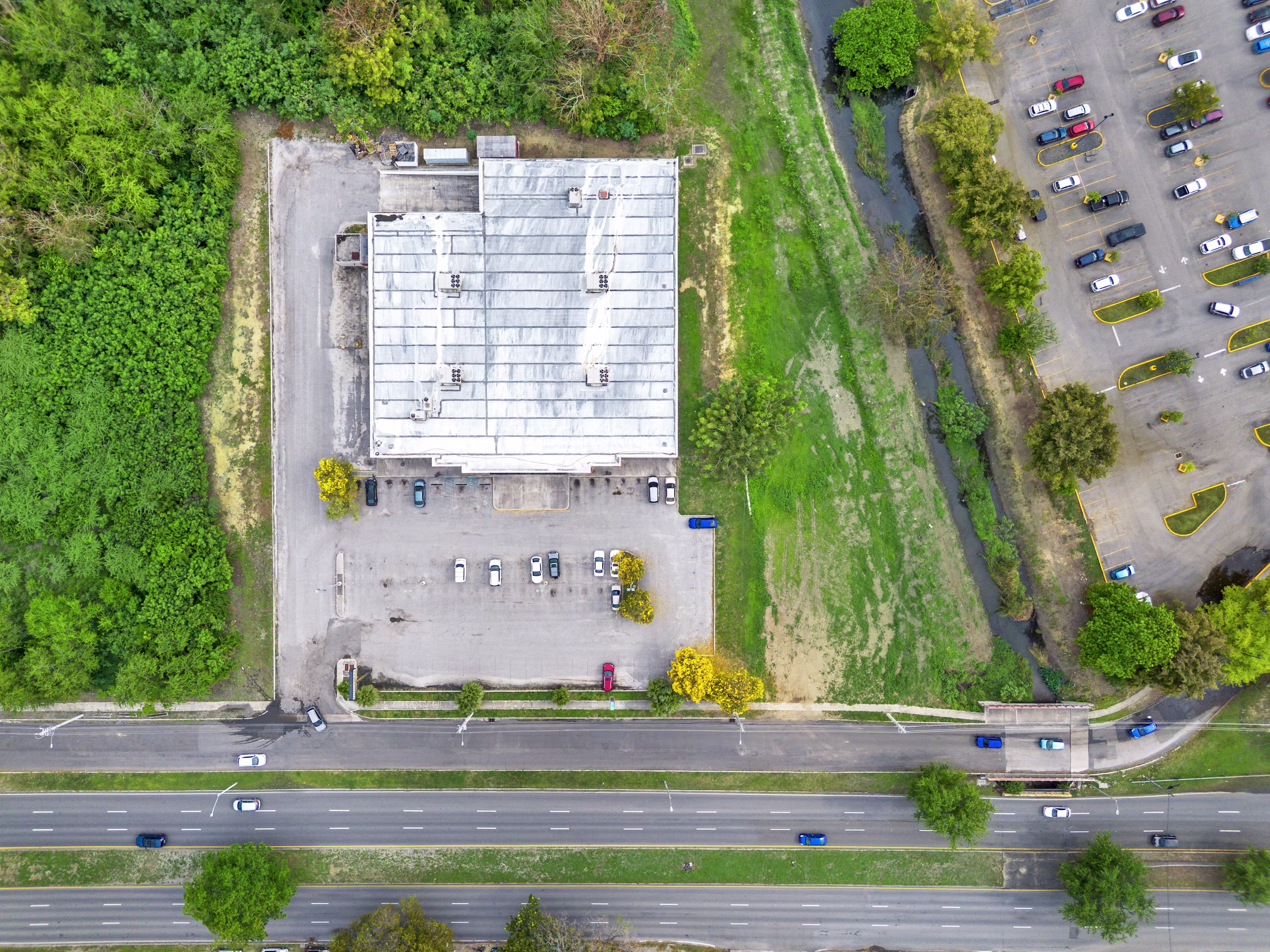 2438 Ponce Bypass,