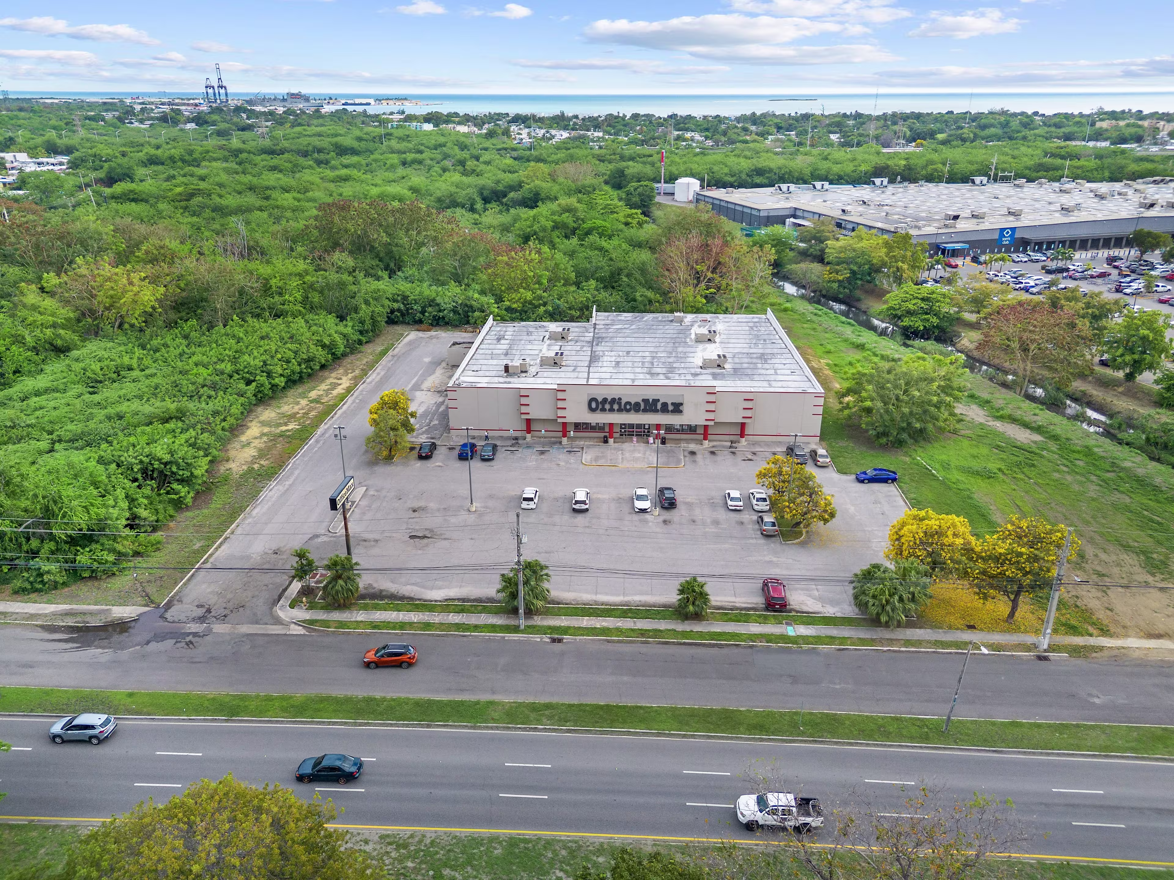 2438 Ponce Bypass,