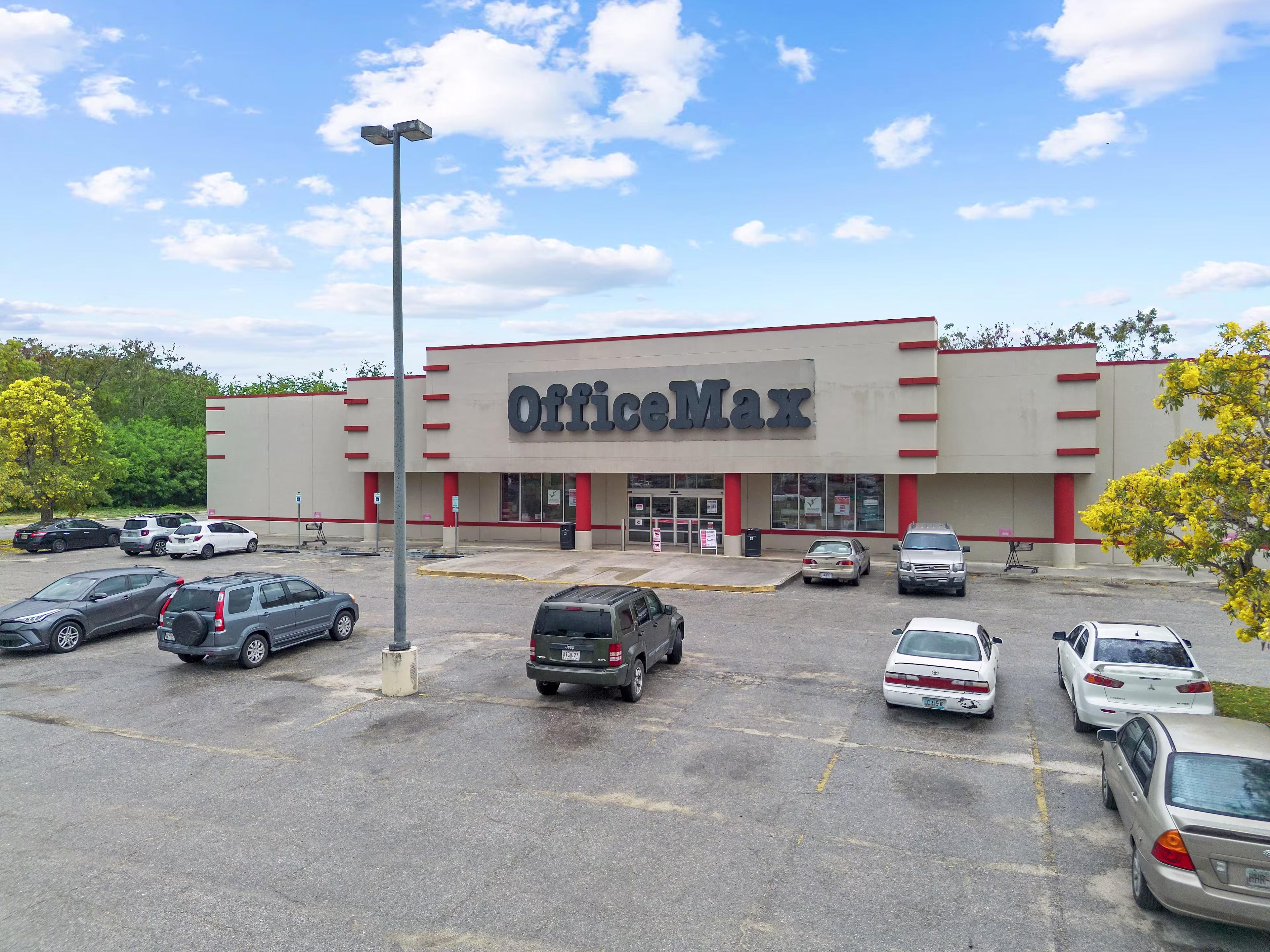 2438 Ponce Bypass,