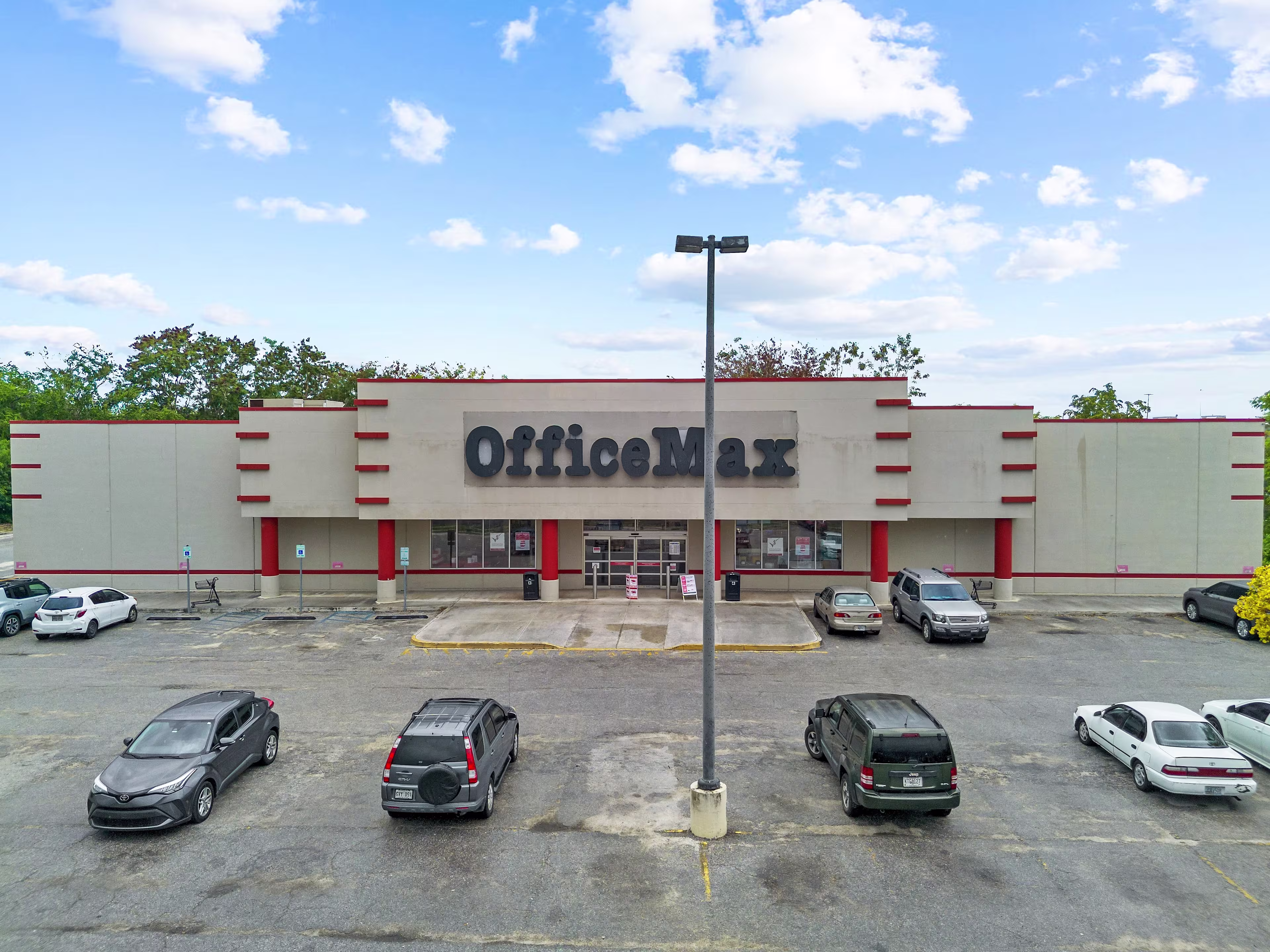 2438 Ponce Bypass,