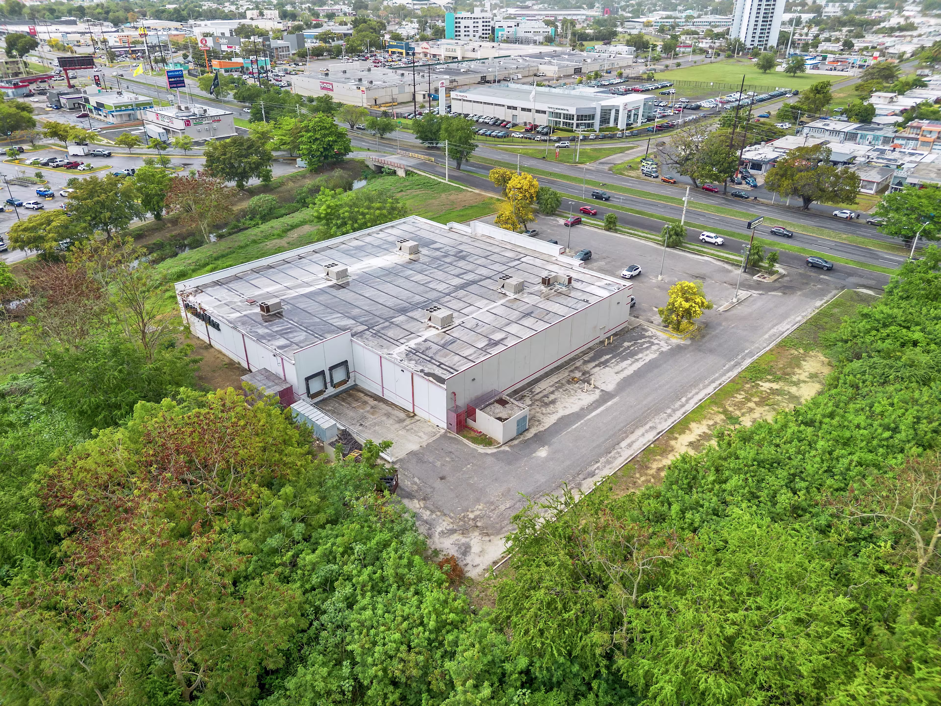 2438 Ponce Bypass,