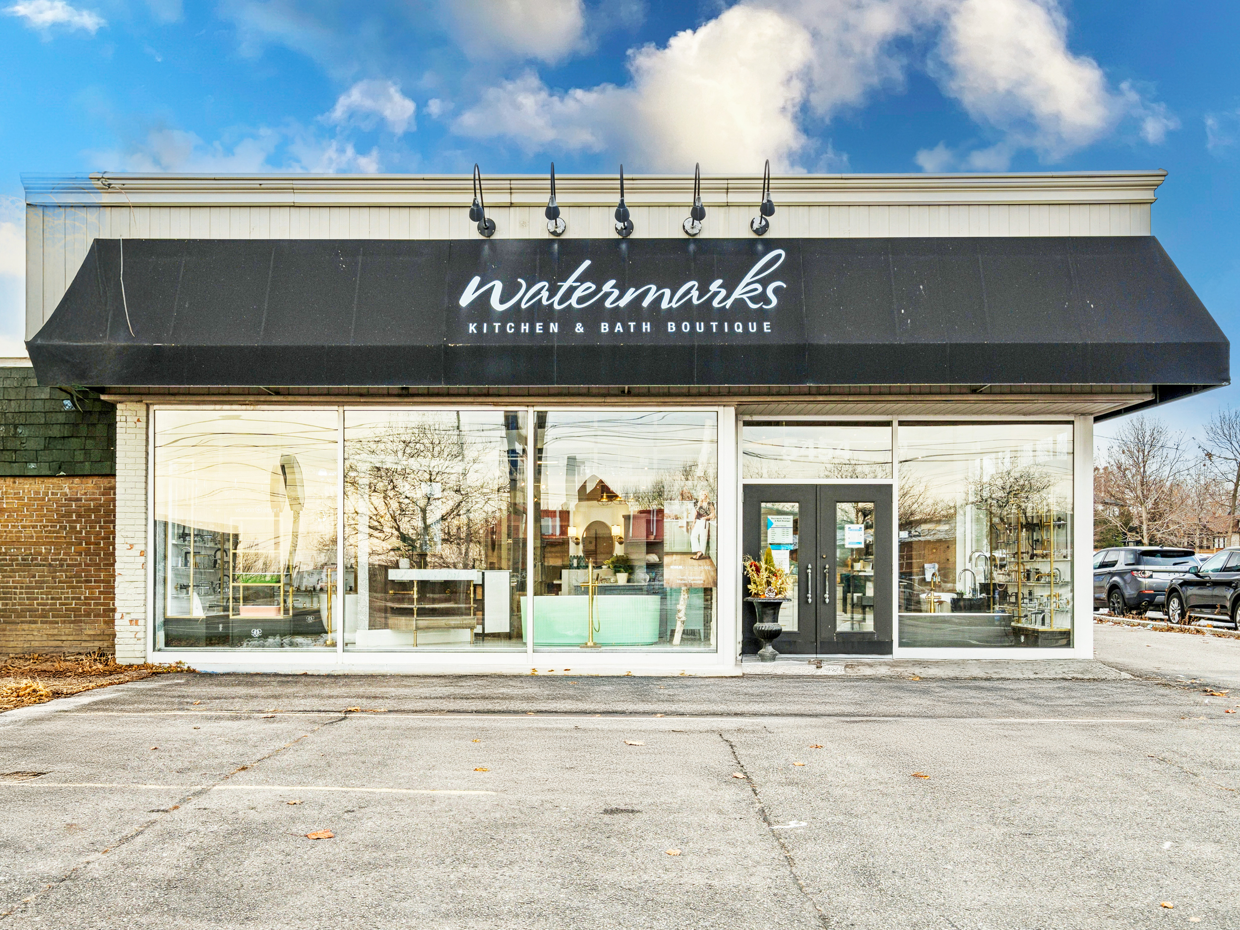 5454 Dundas Street West