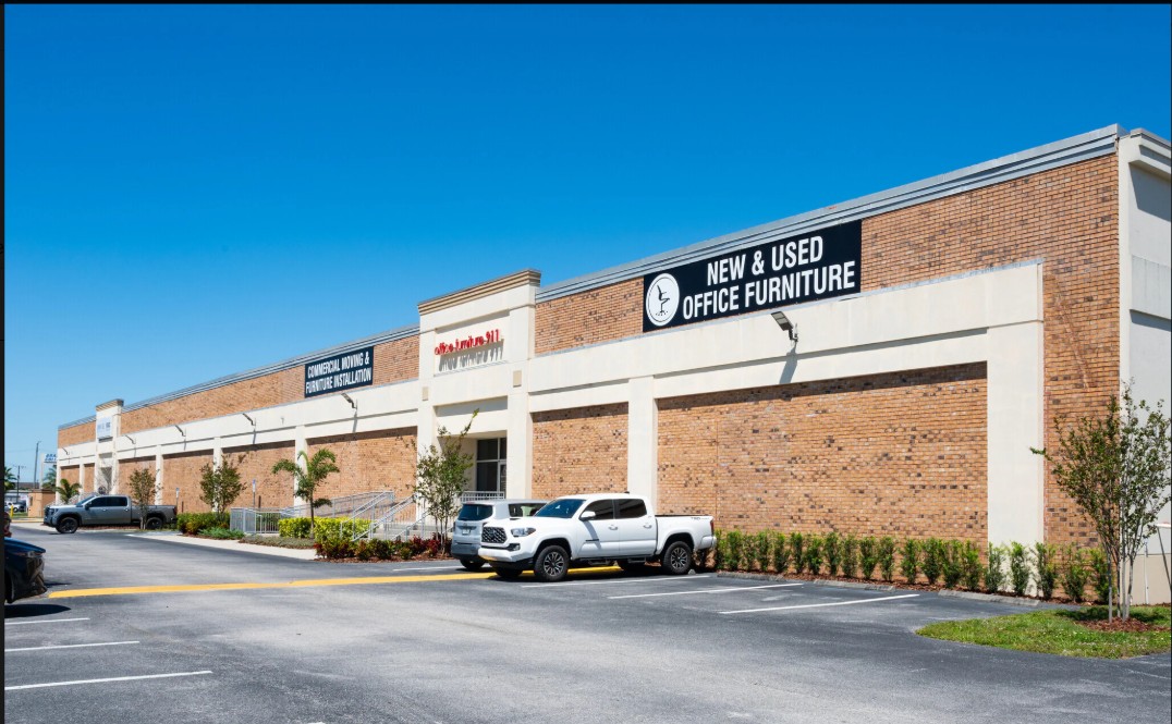 8800-8824 E Adamo Dr