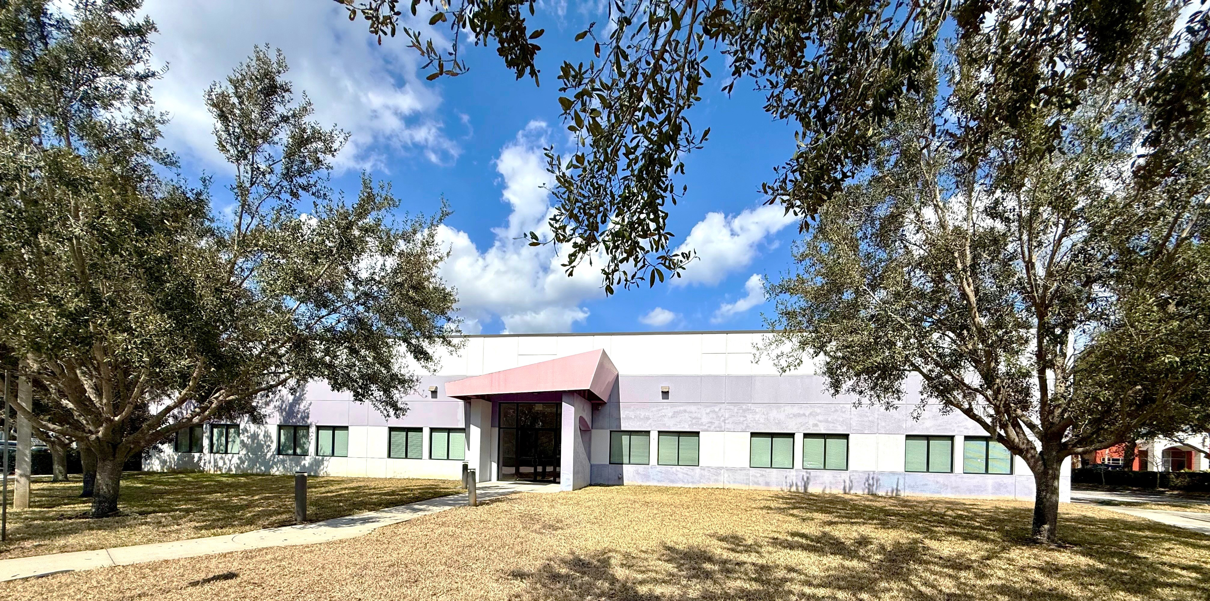 1025 Willa Springs Dr