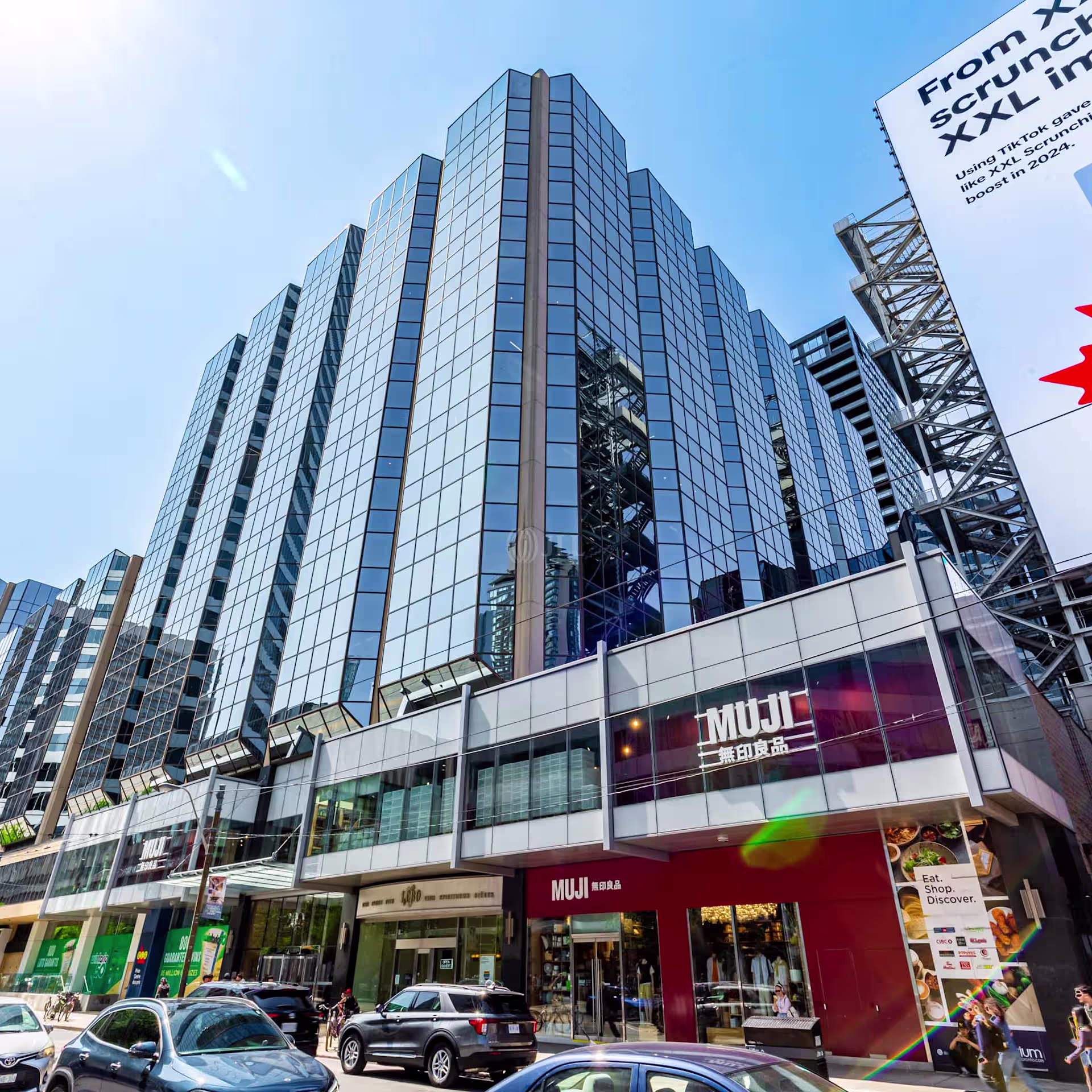 20 Dundas St W