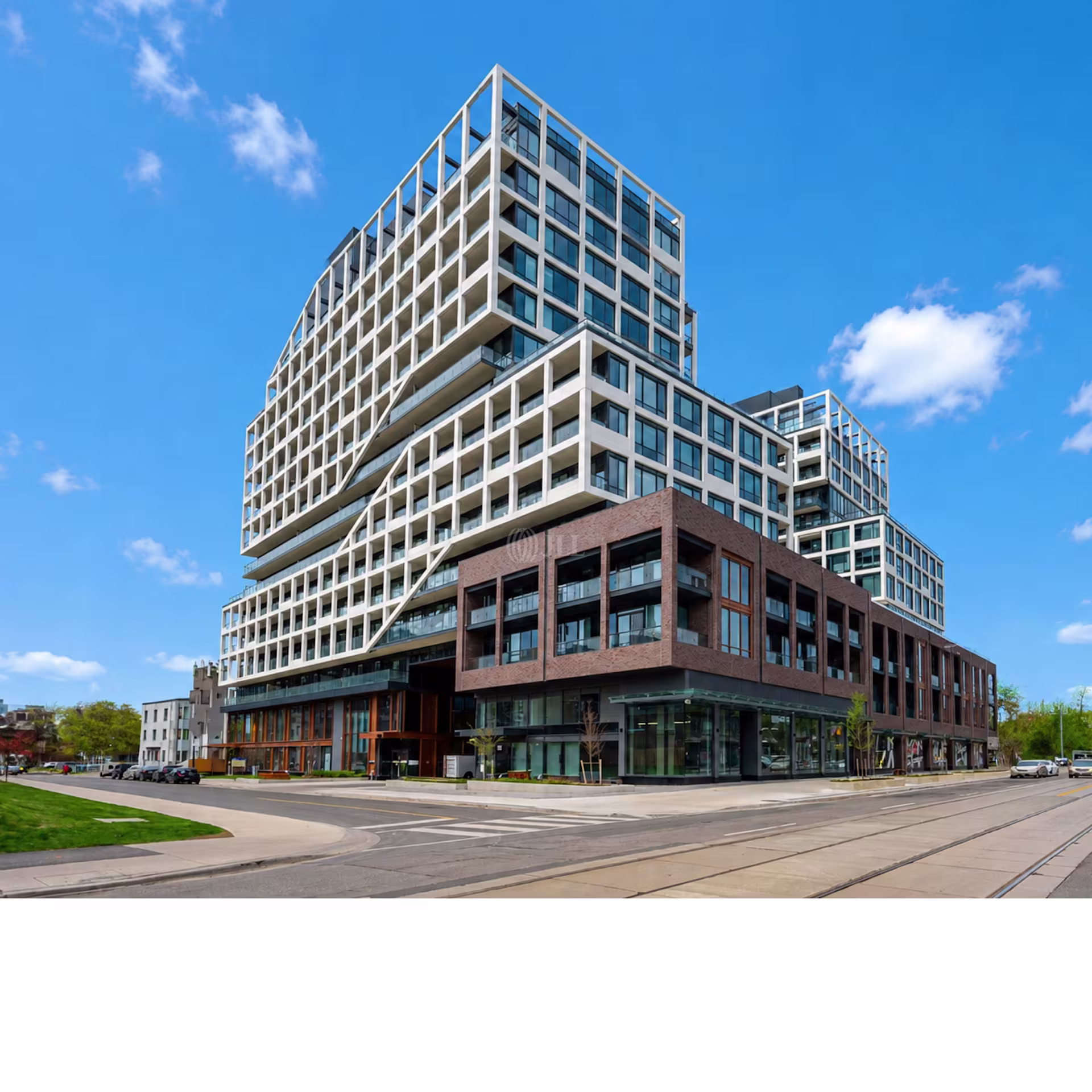 635 Dundas Street West