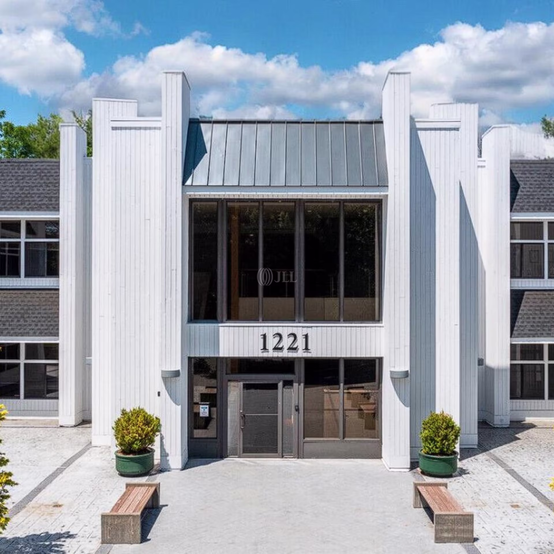 1221 Post Rd E