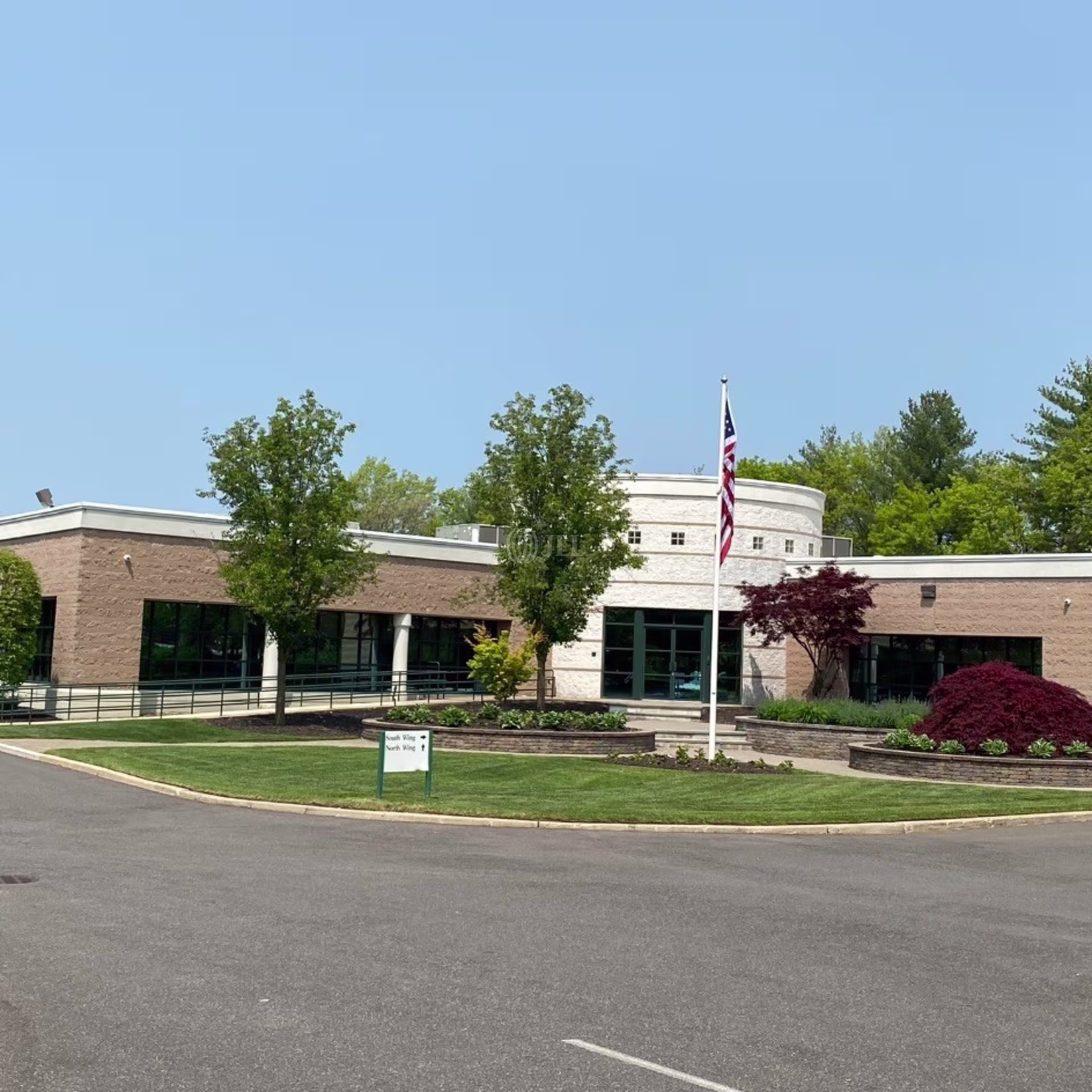 225 Old Country Rd