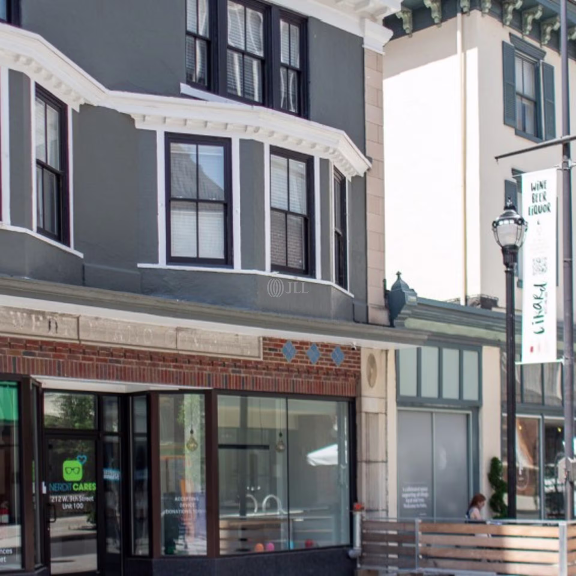 210-212 W 9th St