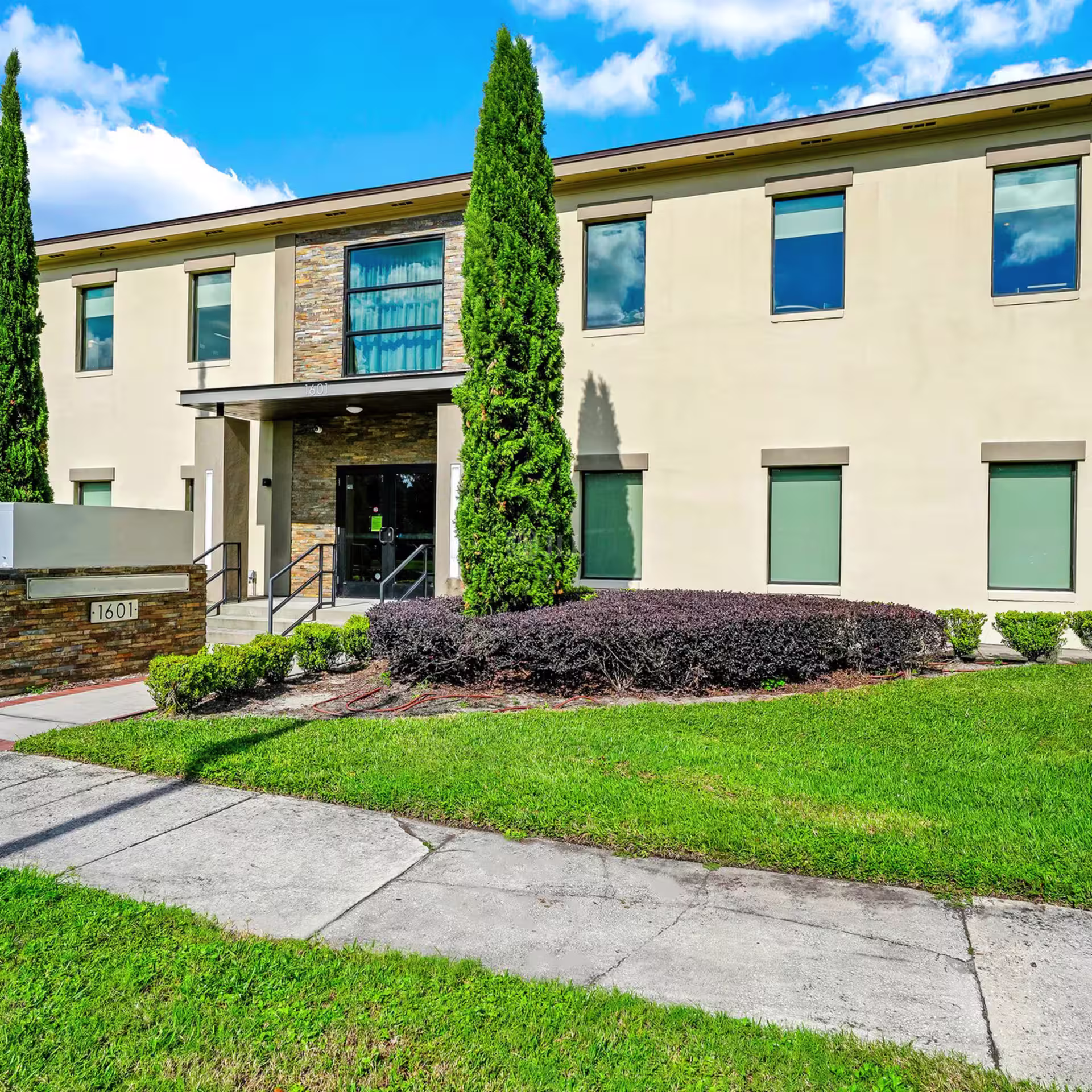 1601 W Colonial Dr