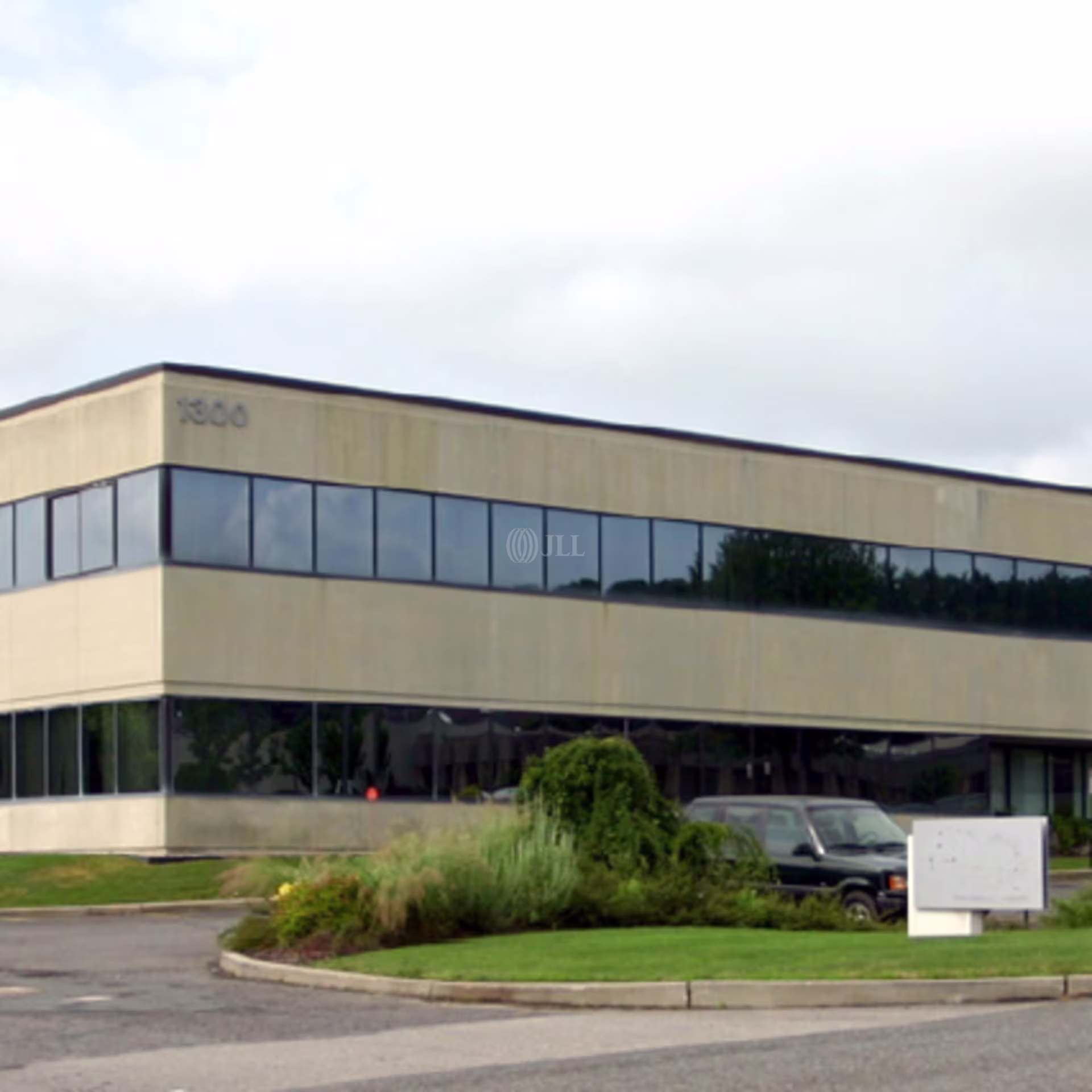 1300 MacArthur Blvd