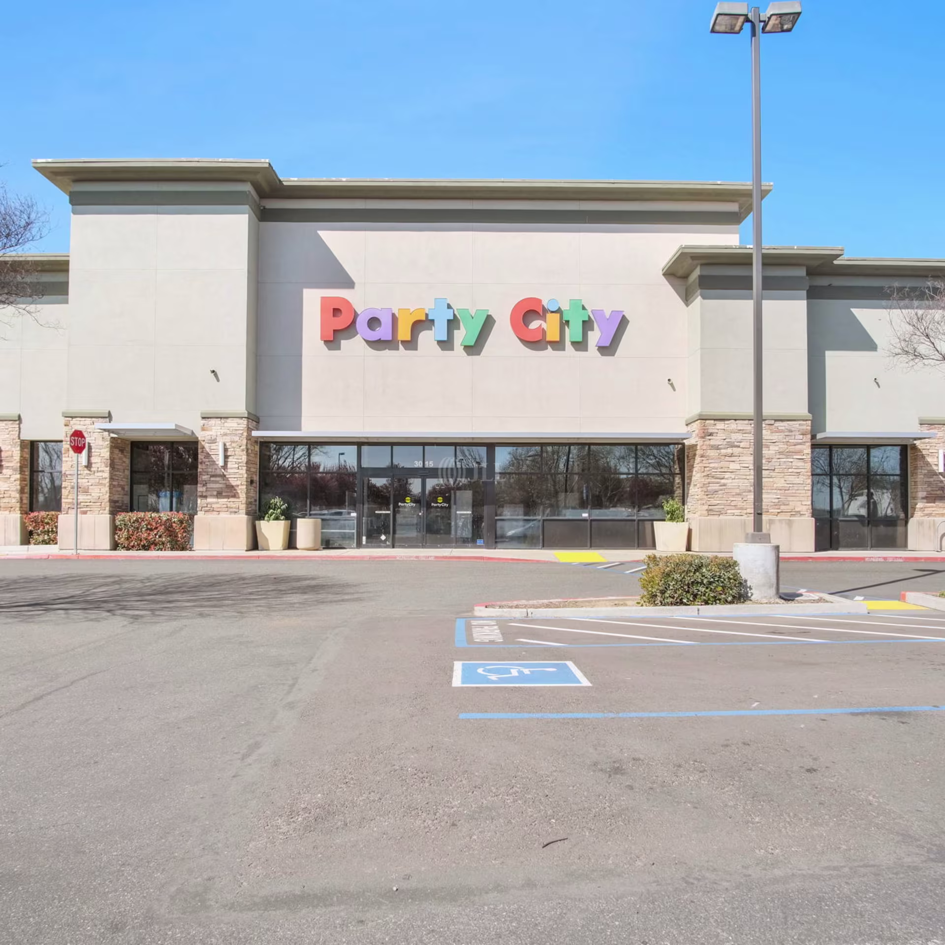 3015-3085 N Tegner Rd