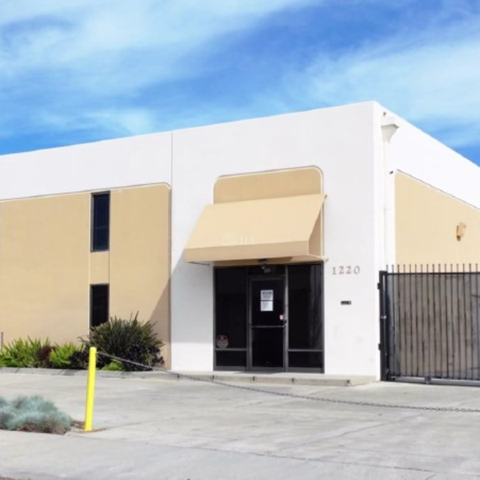 1220 N Knollwood Cir