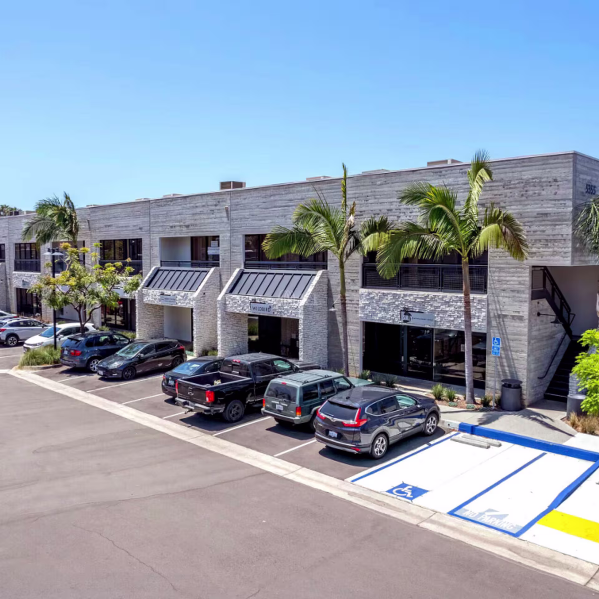 5355 Avenida Encinas