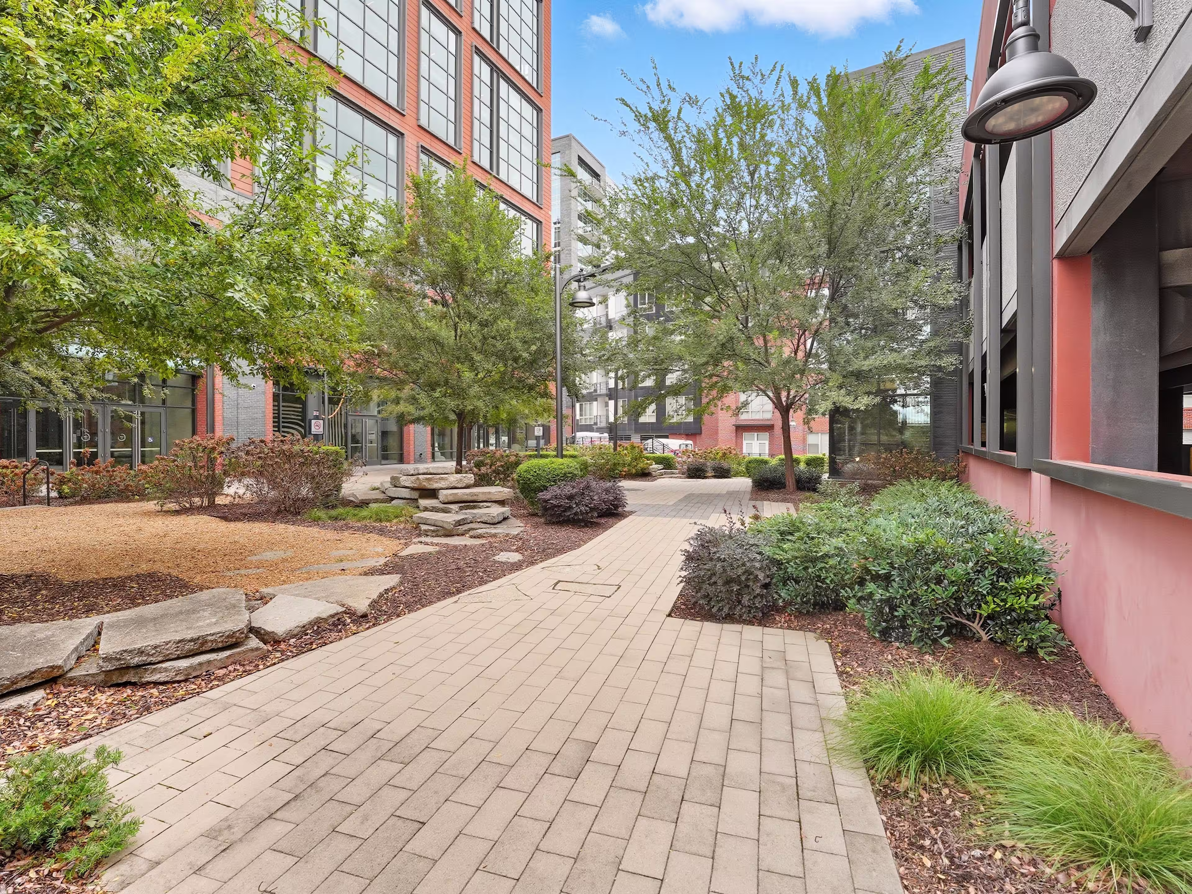 555 Mangum
