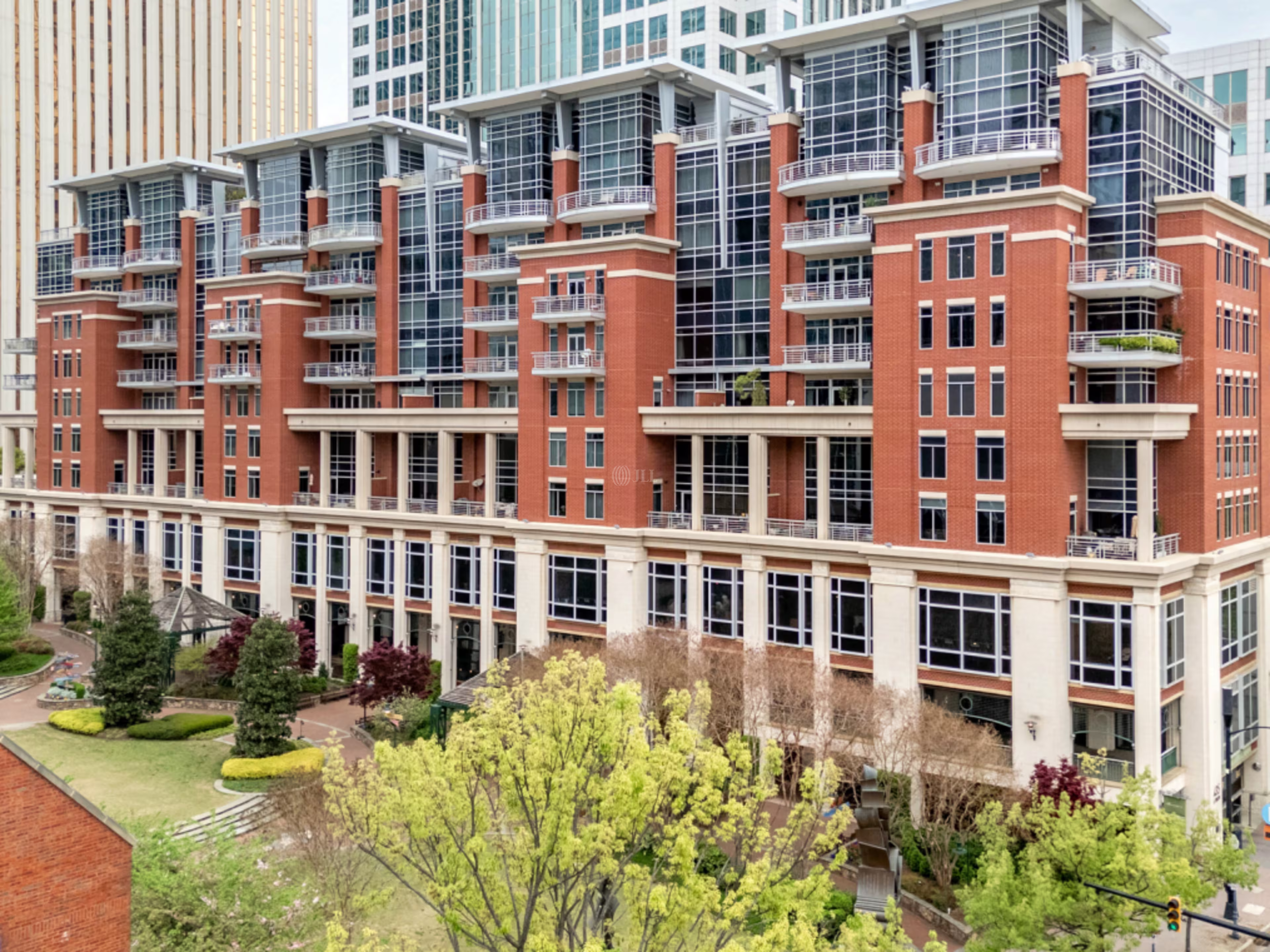 435 S Tryon