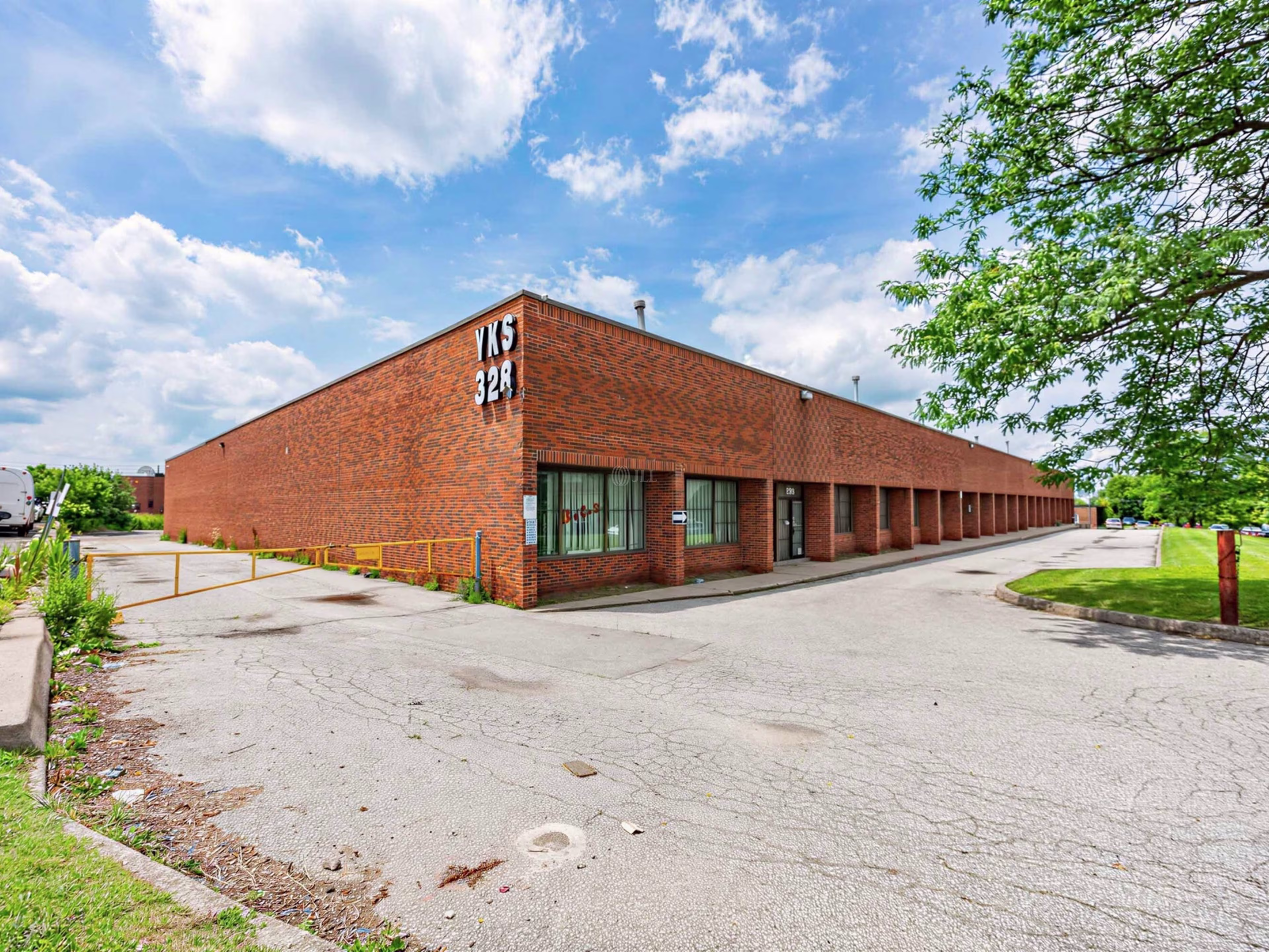 320-328 Nantucket Boulevard