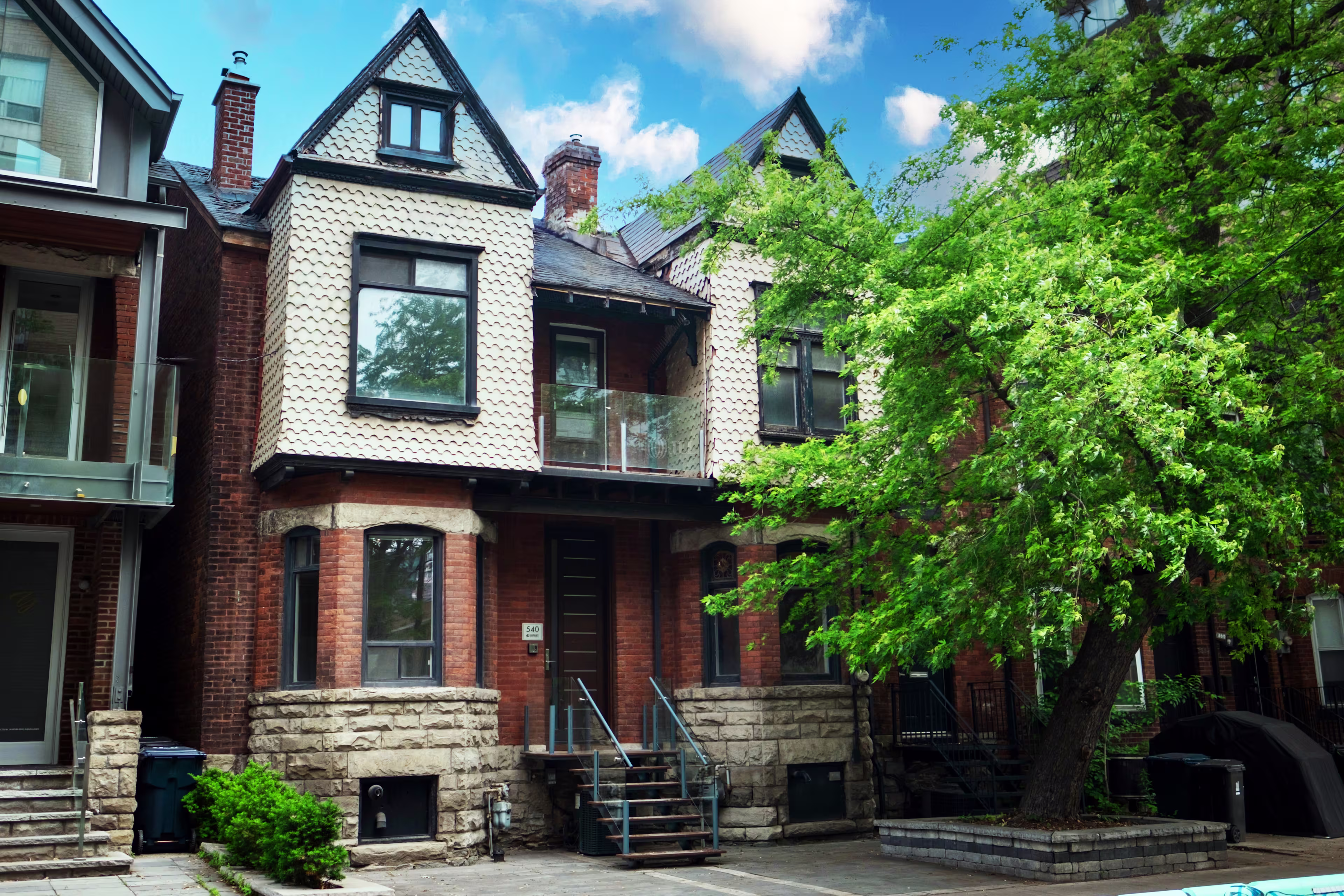 540-542 Richmond St W