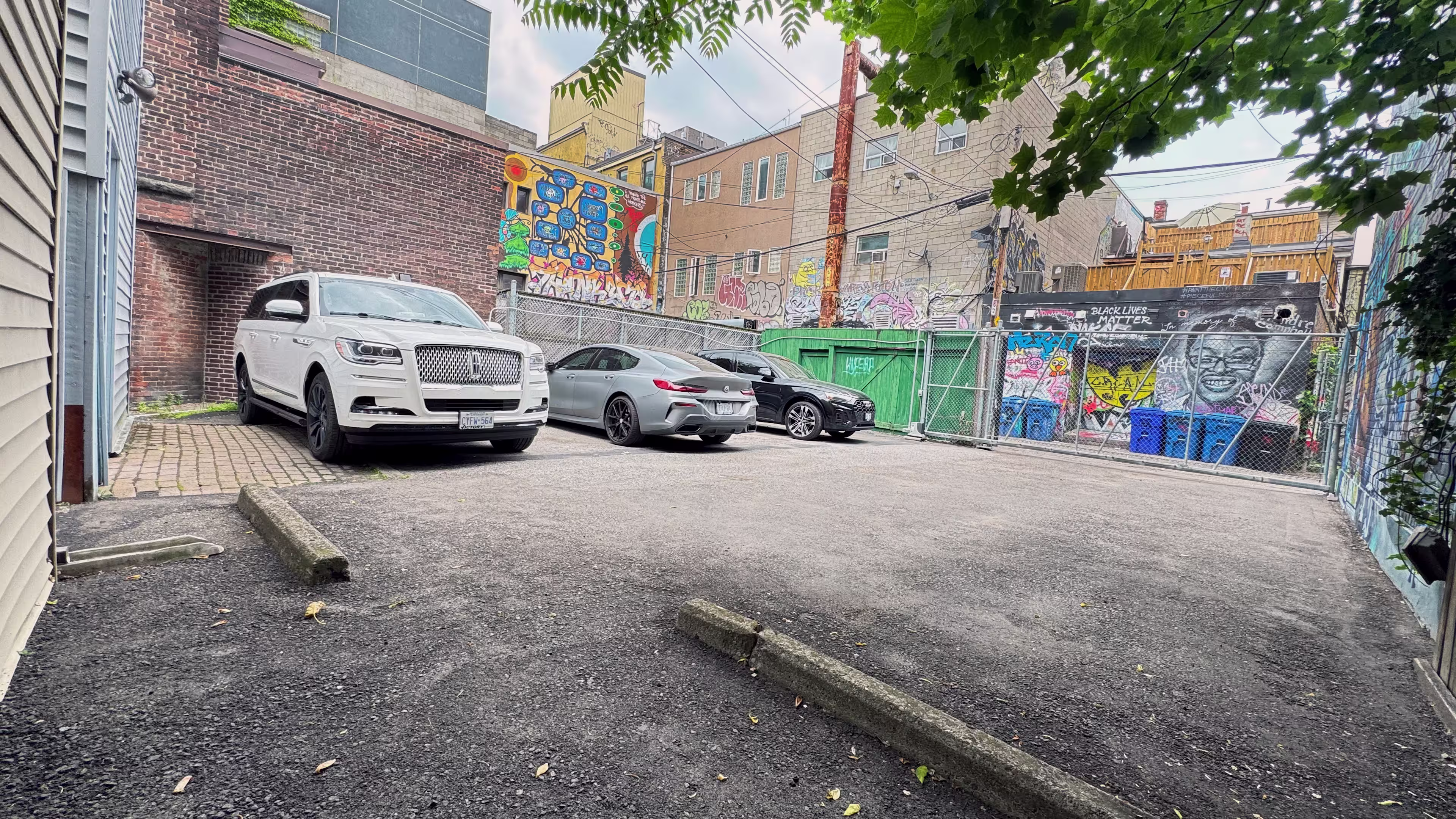 540-542 Richmond St W