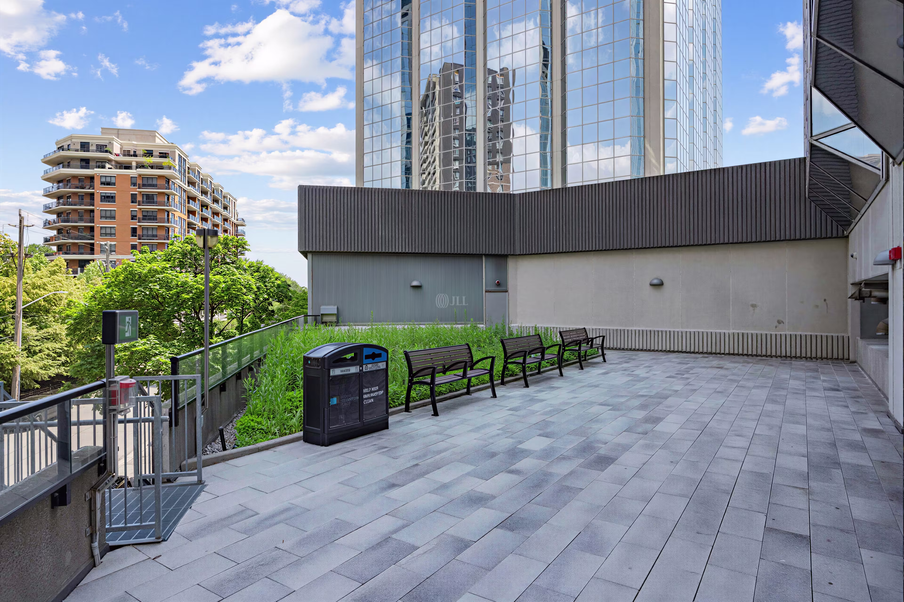 3280 Bloor Street W