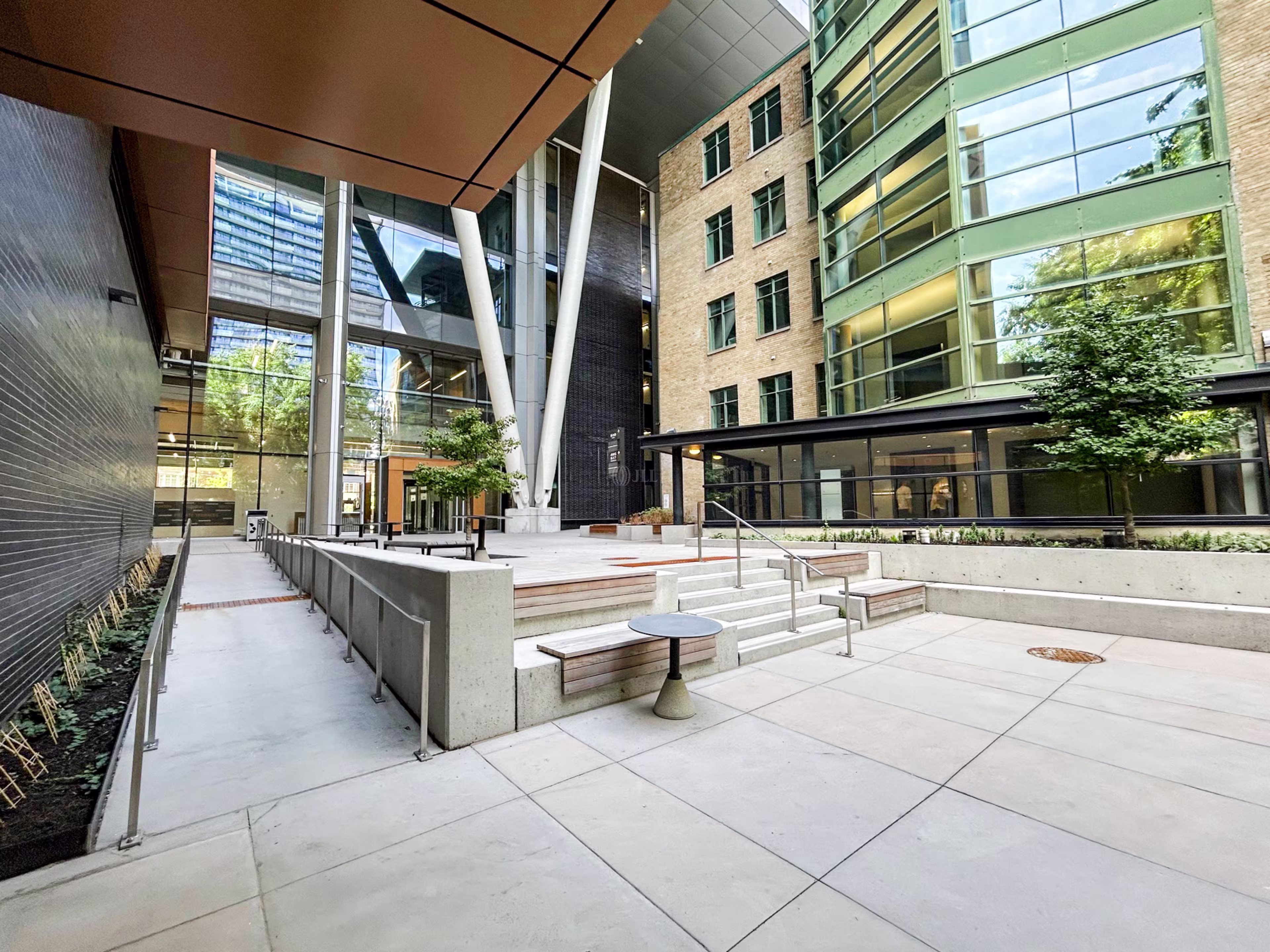 530 Front Street W