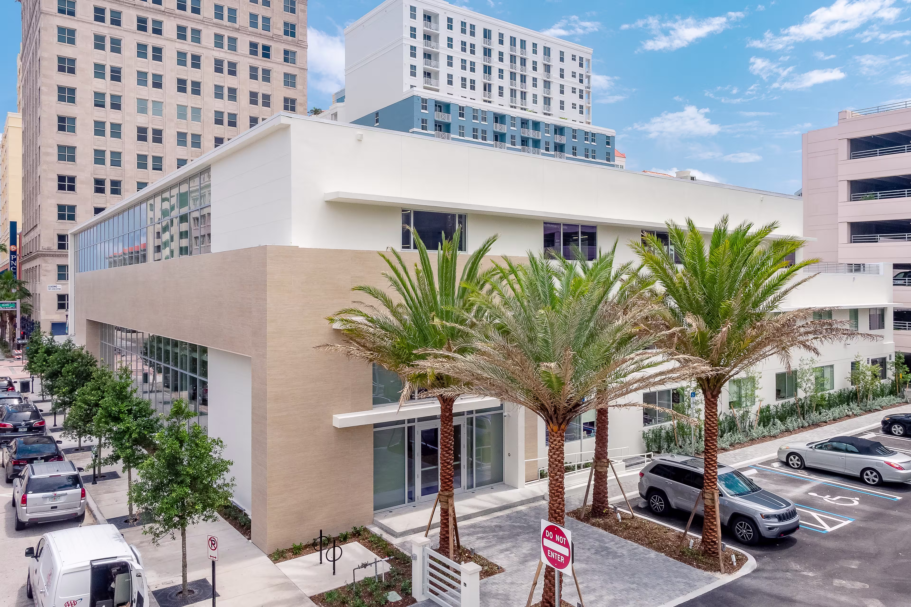 302 Datura St