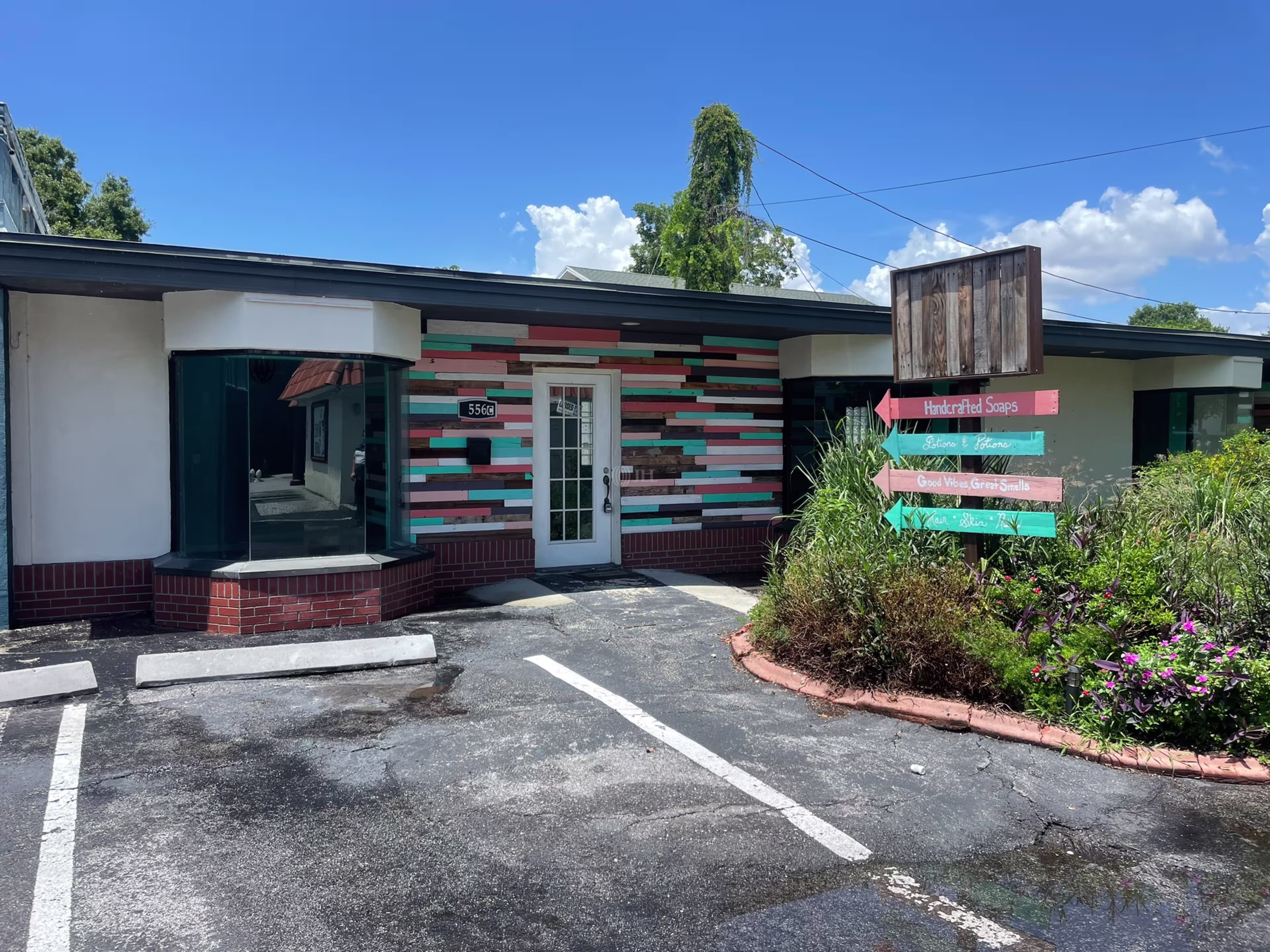 554-556 Clearwater Largo Rd N