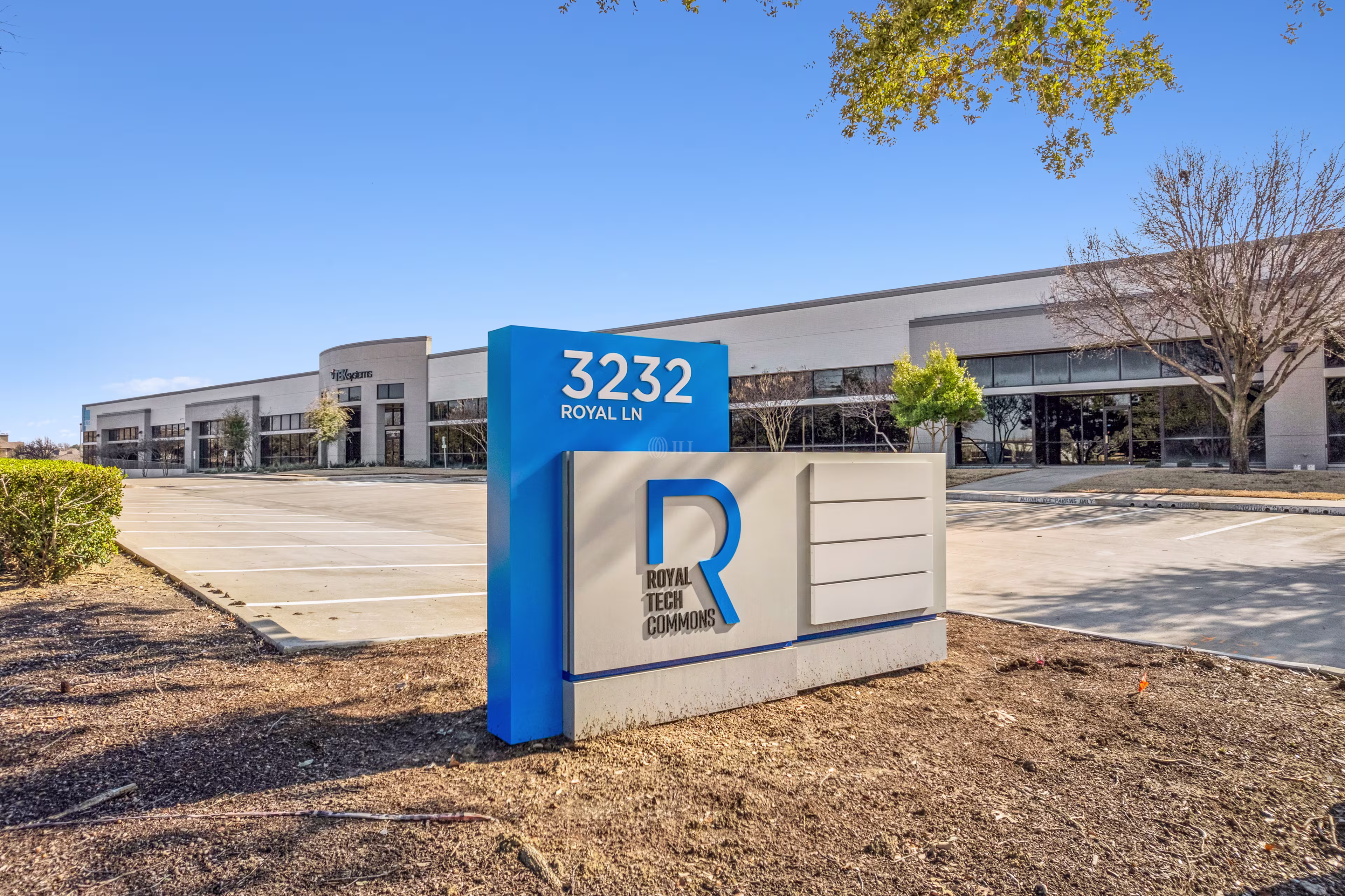 3232 W Royal Ln