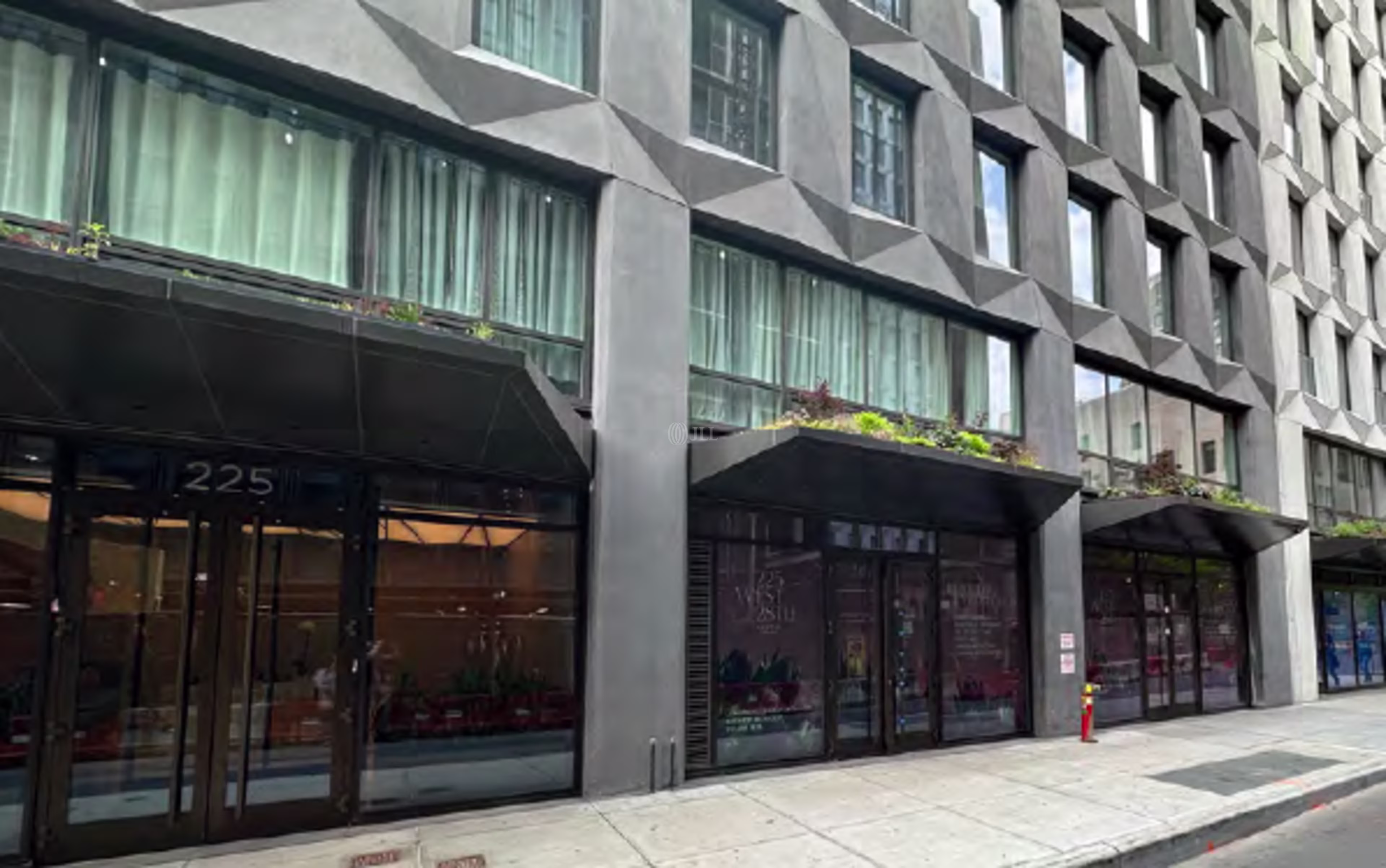 225 W 28th St