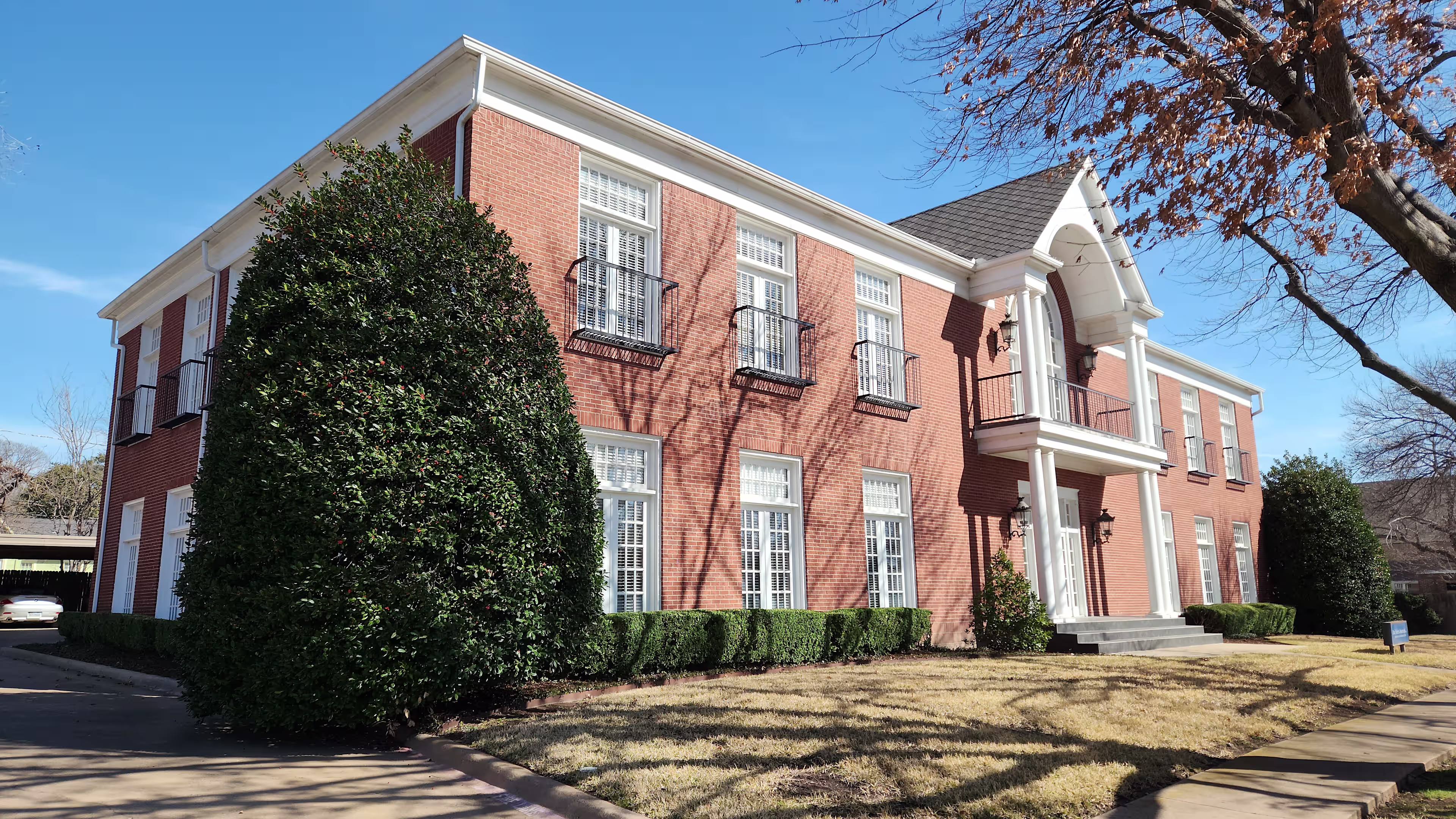 5020 Collinwood Ave