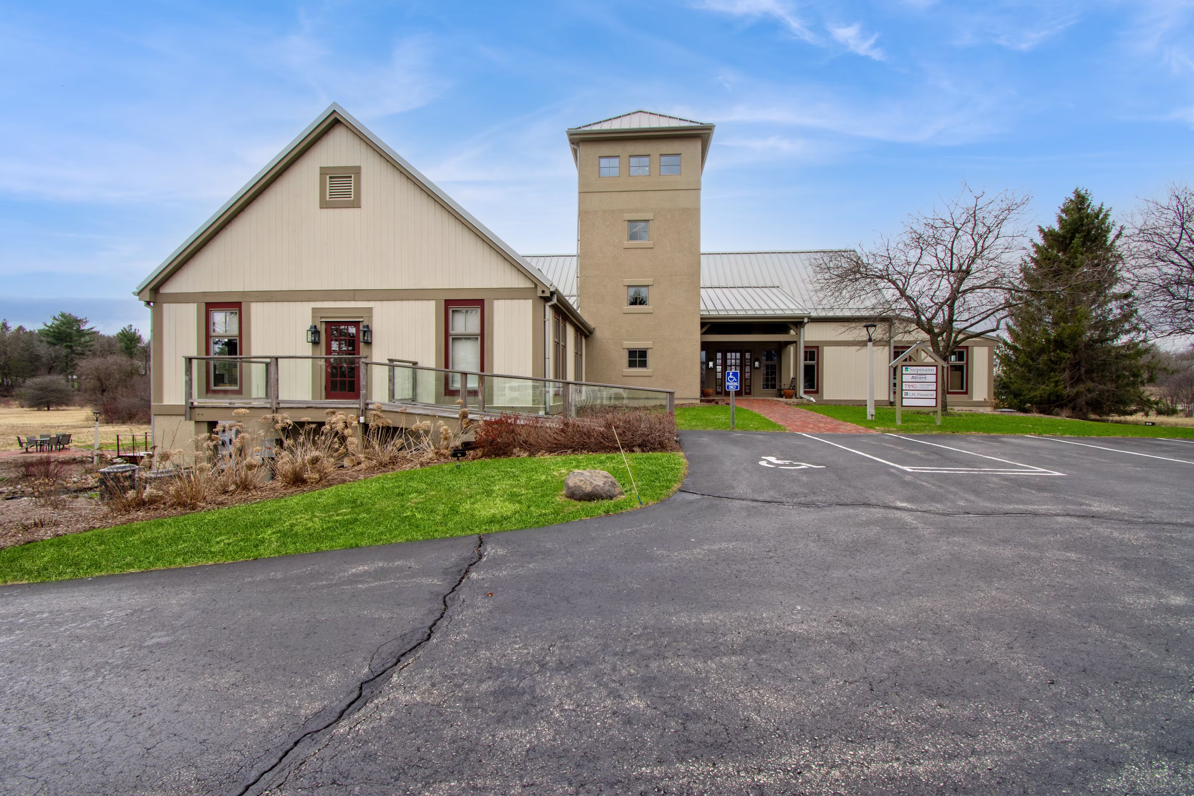 W240N1221 Pewaukee Rd