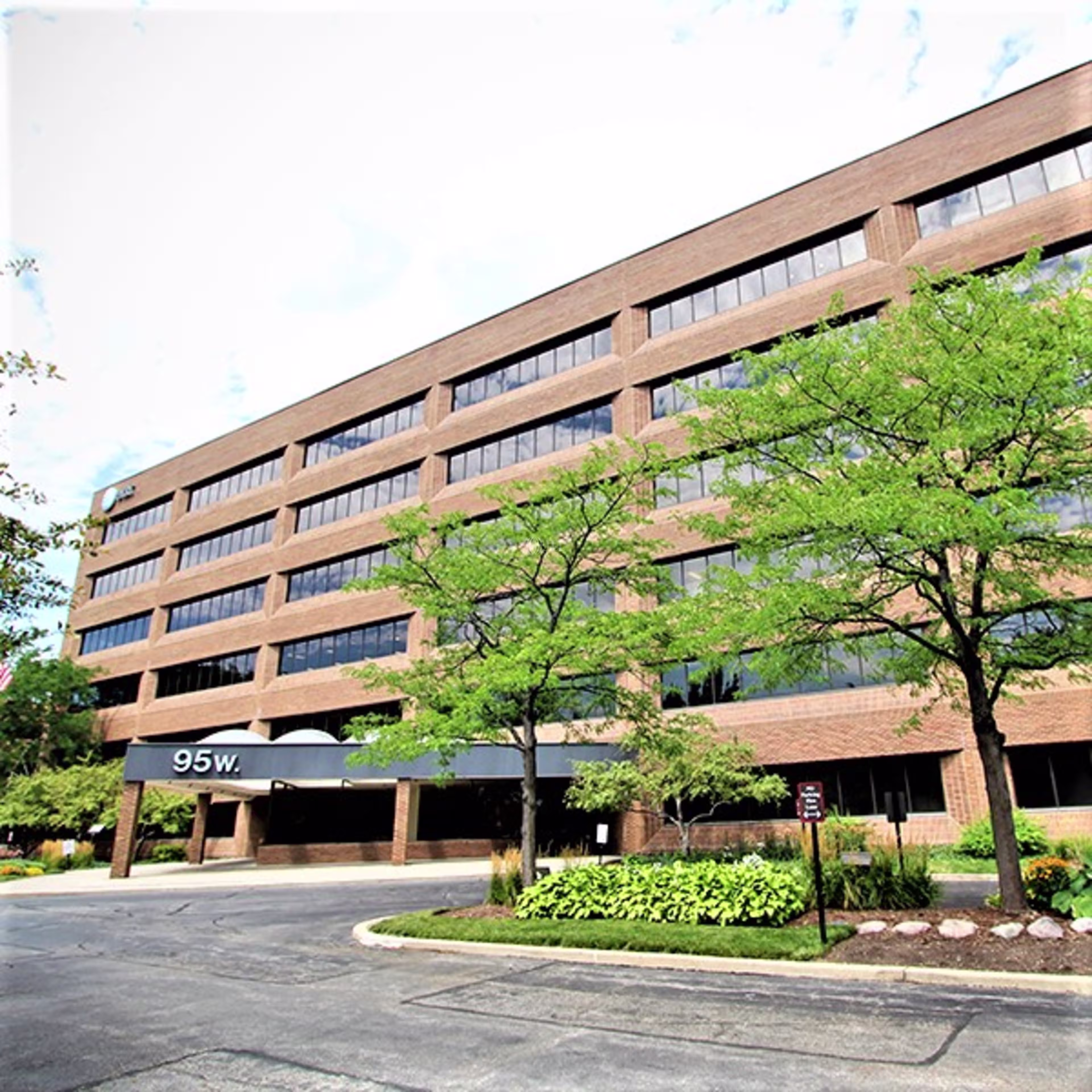 95 W Algonquin Rd