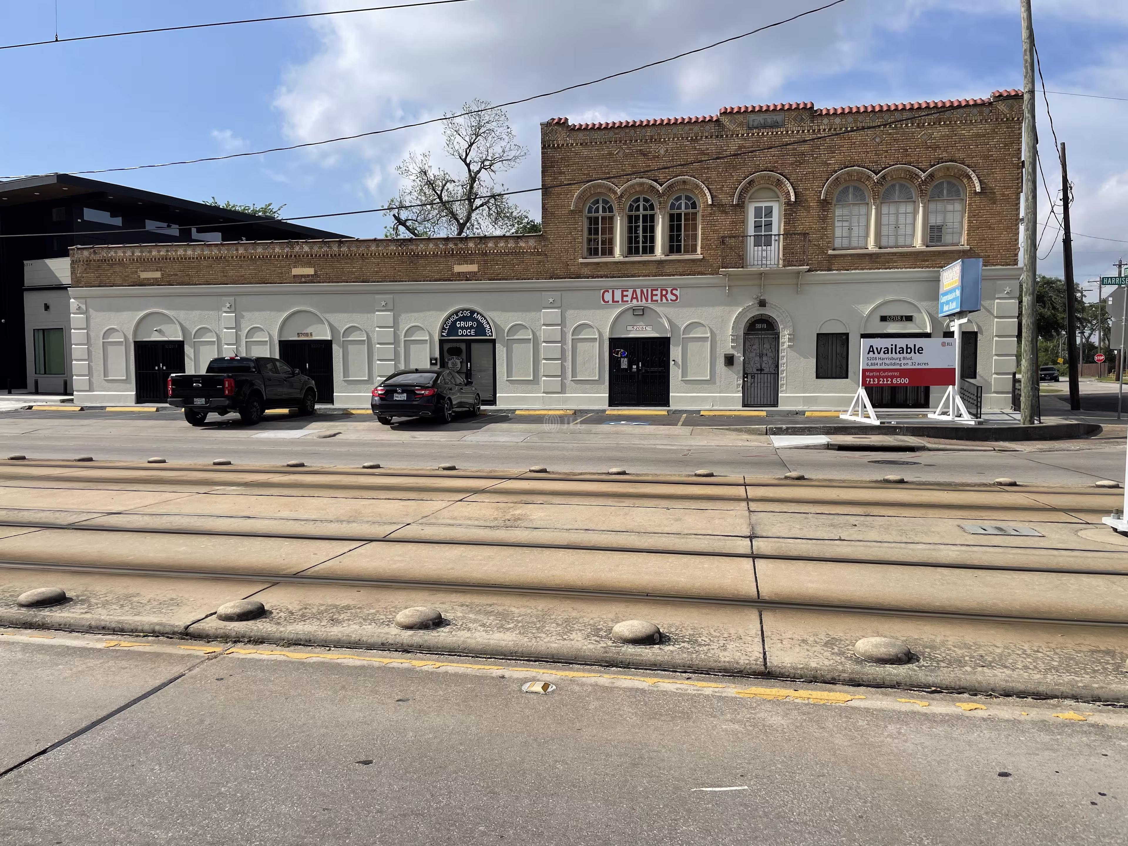 5208 Harrisburg Blvd