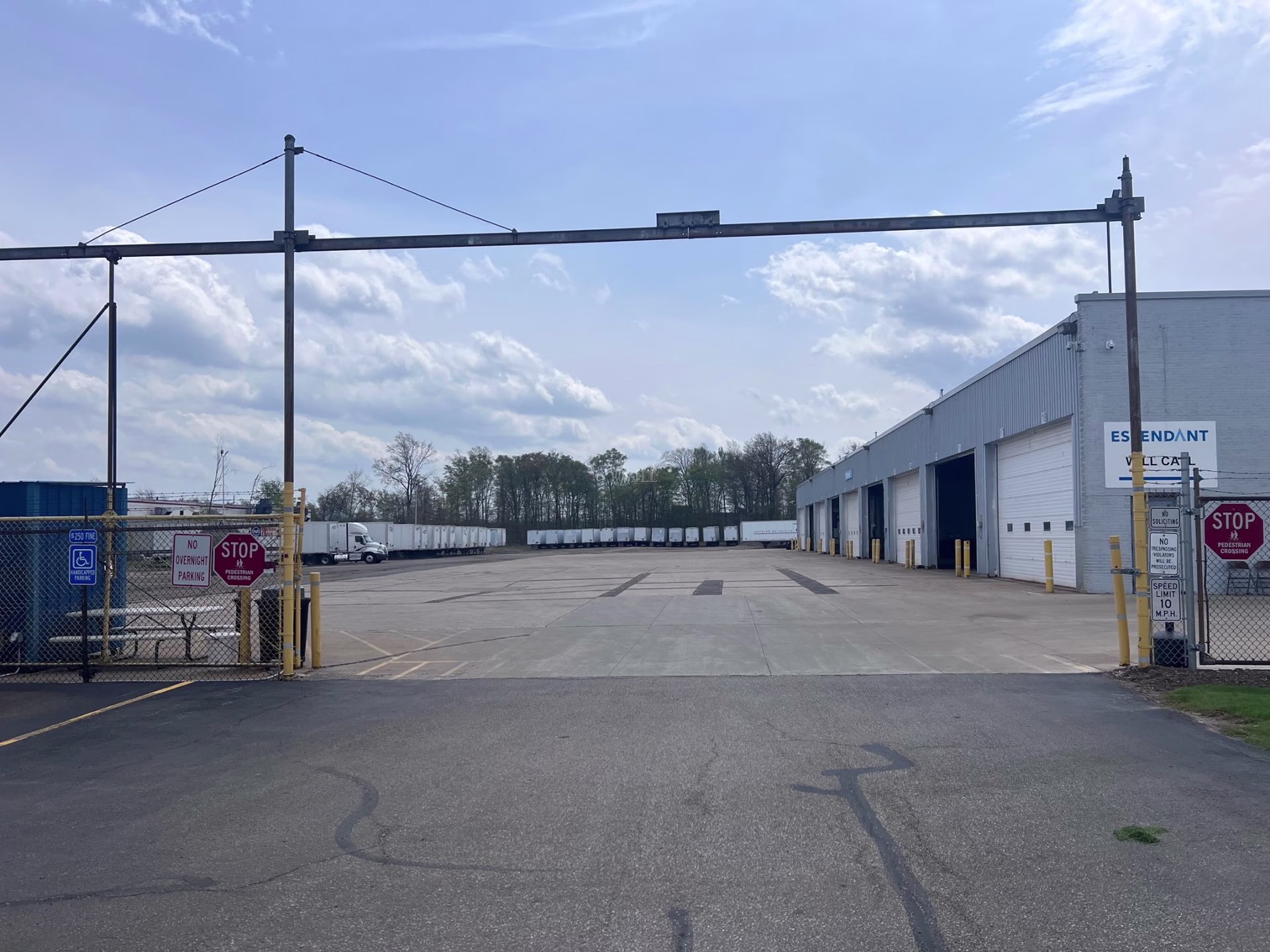 2100 Highland Rd