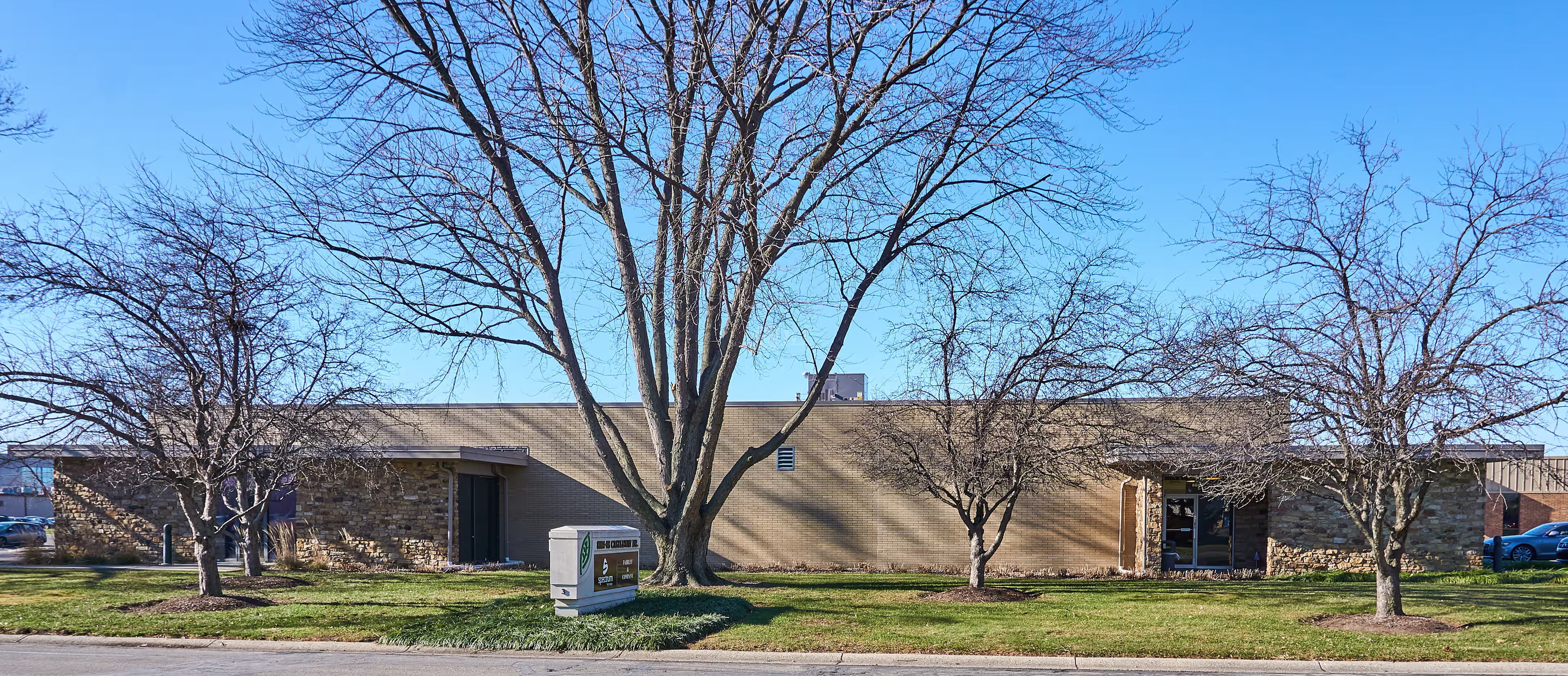 8005-8009 Castleway Dr