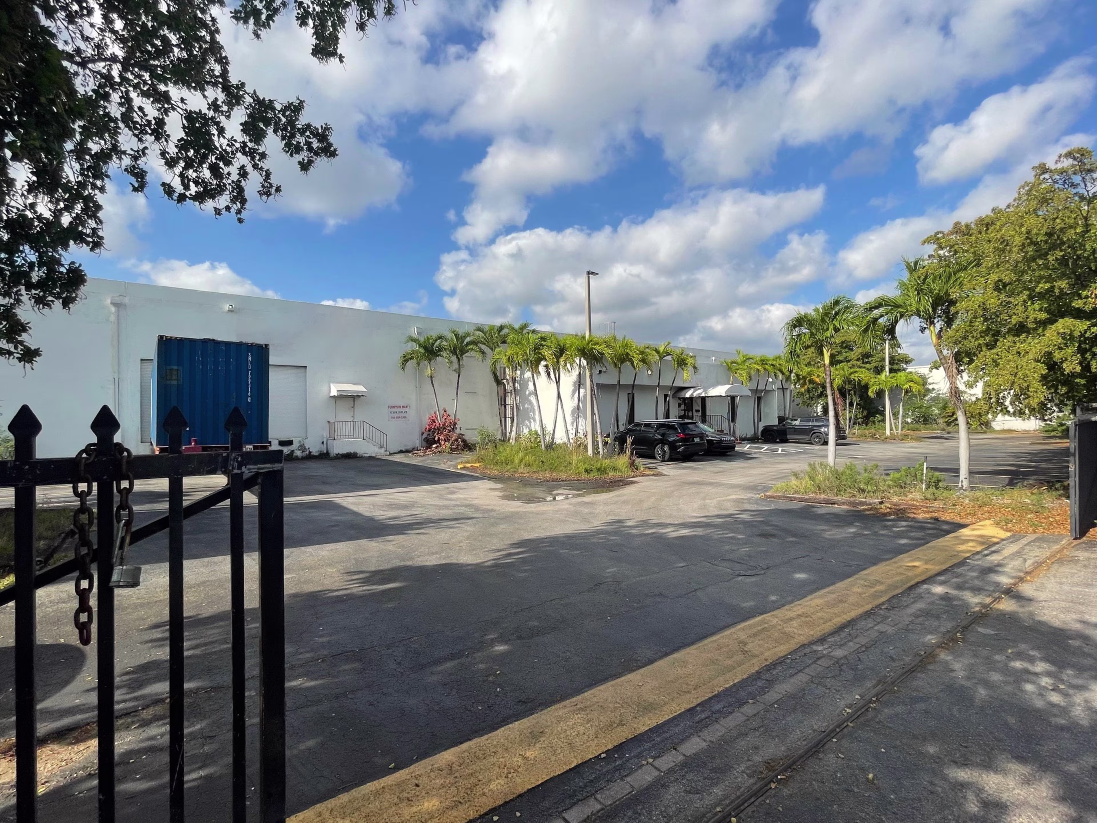 1730 W 38th Pl