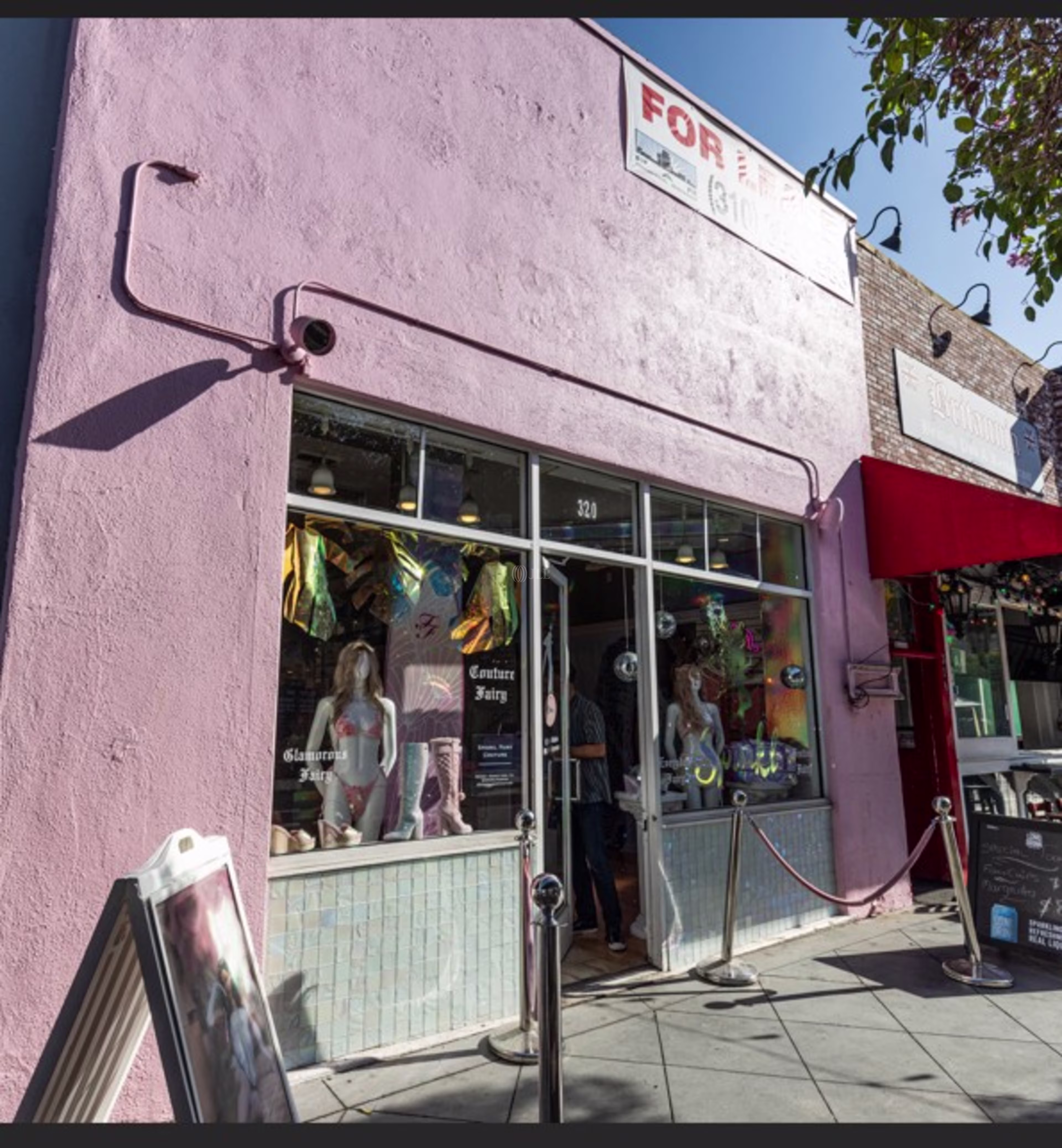 320 Santa Monica Blvd