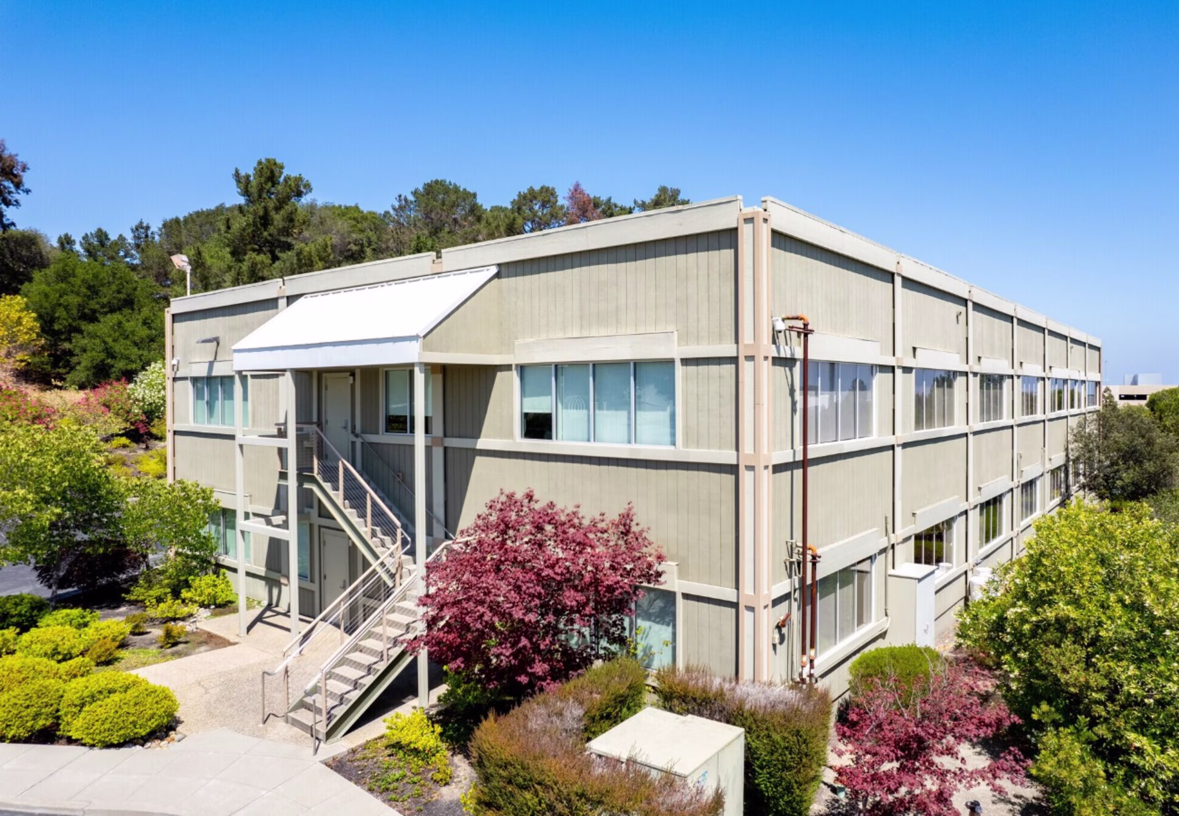 1600 W Hillsdale Blvd