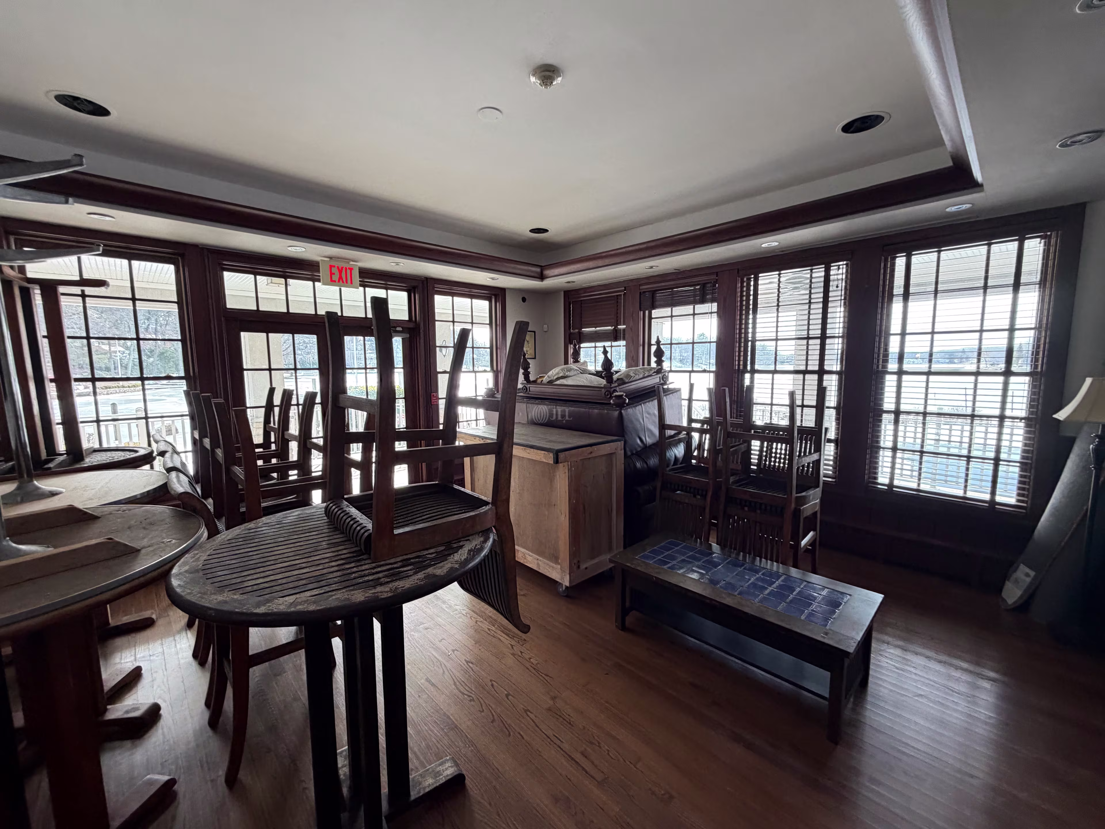 18 Lake Dr