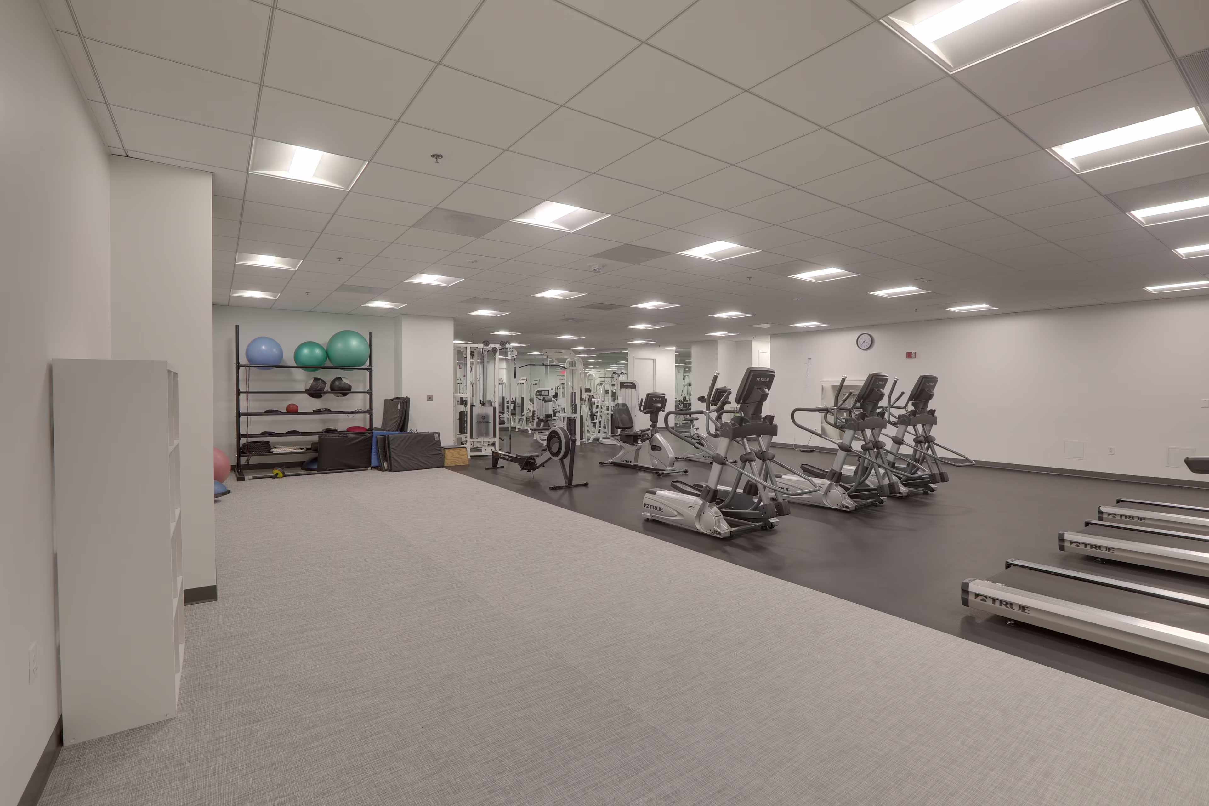 2941 Fairview Park Dr