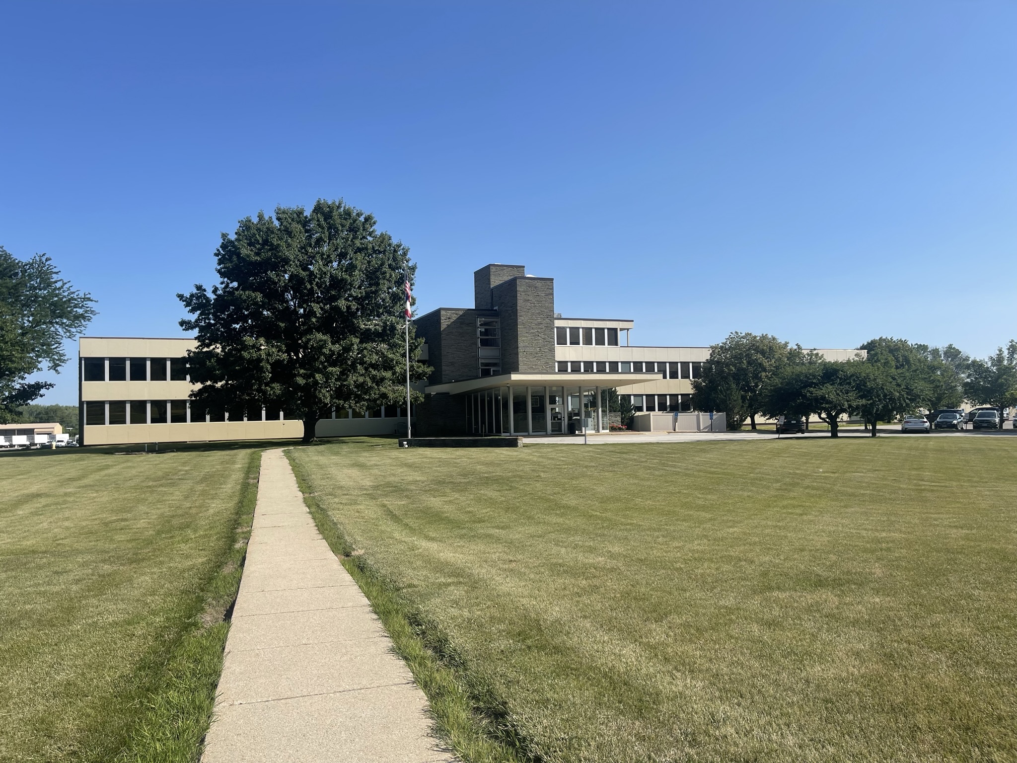 1901 Bell Ave, Des Moines, IA 50315