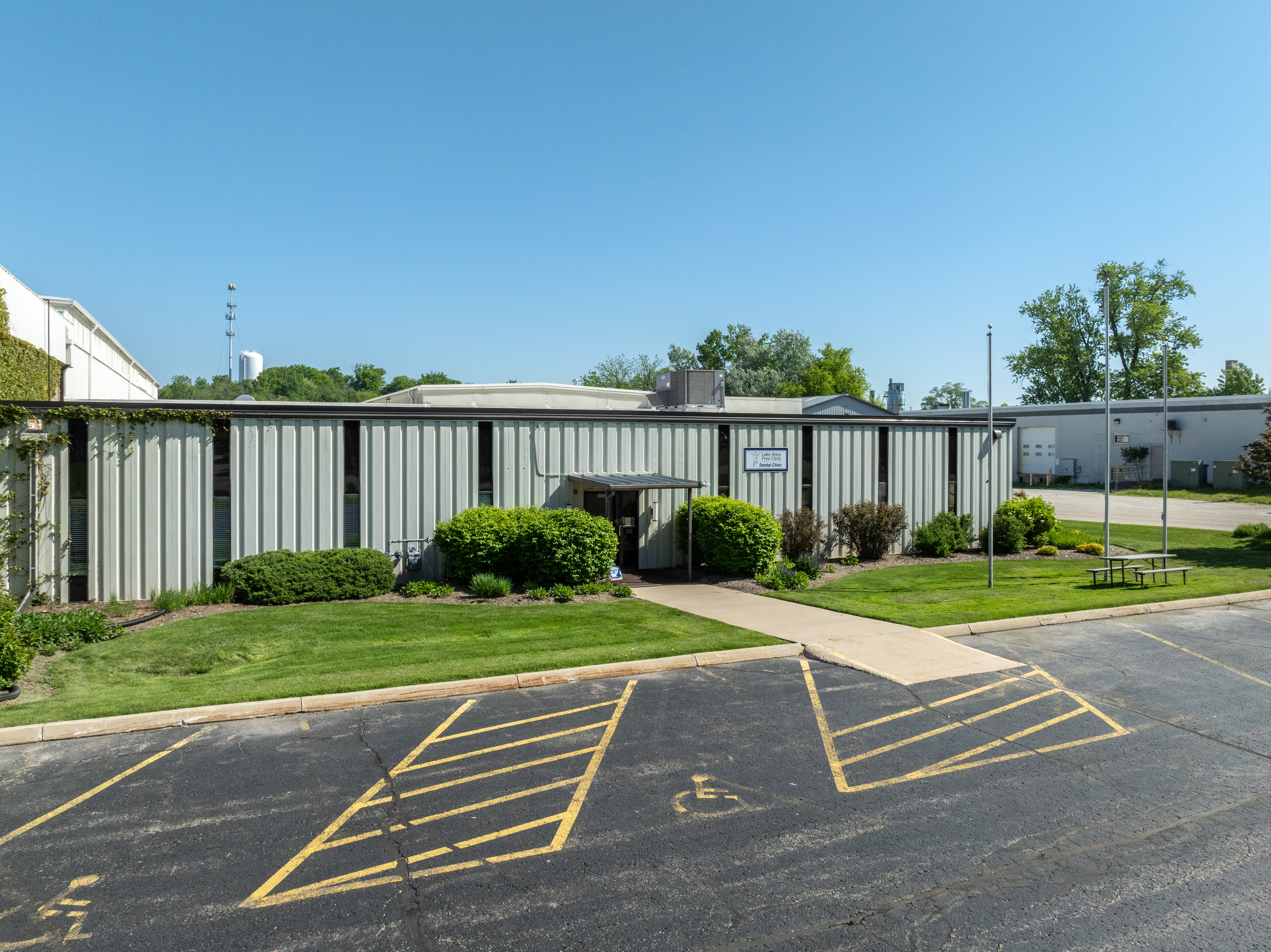 856 Armour Rd, Oconomowoc, WI 53066