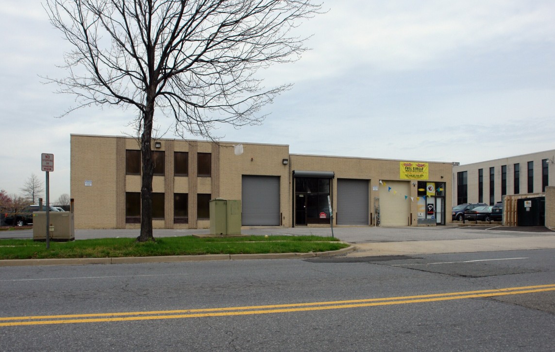 9000 Edgeworth Dr, Capitol Heights, MD 20743